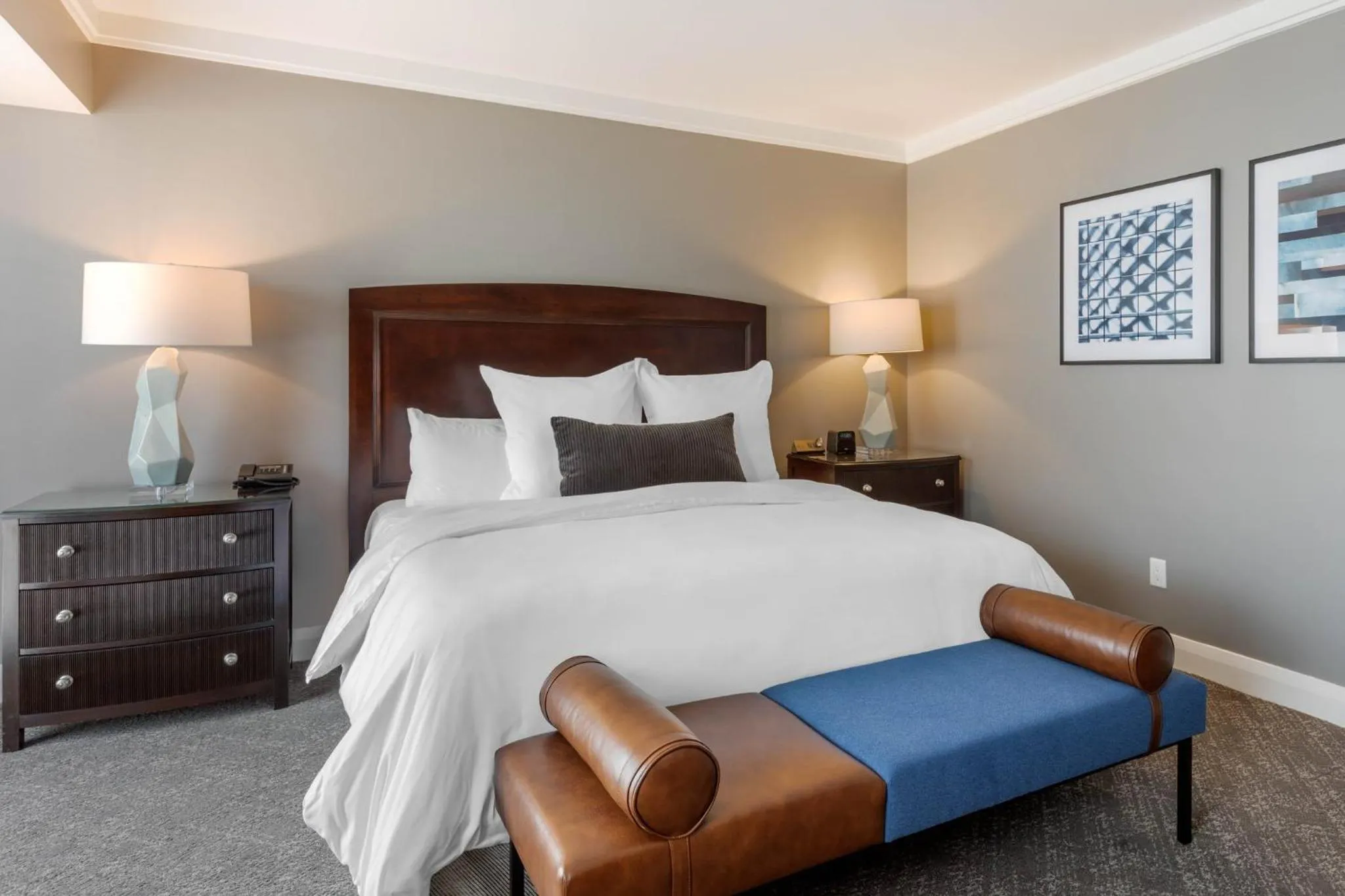 Photo of the whole room, Bed in Omni Los Angeles Hotel