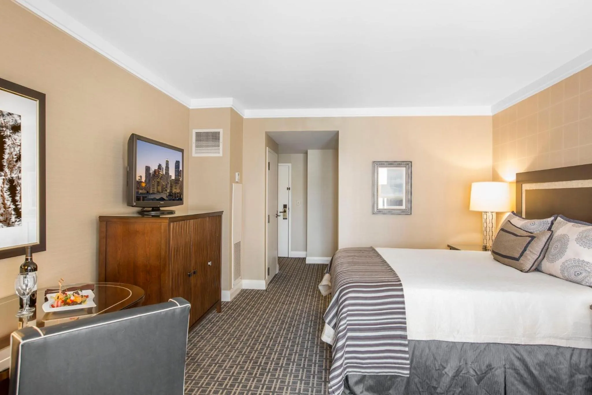 Bedroom, Bed in Omni Los Angeles Hotel