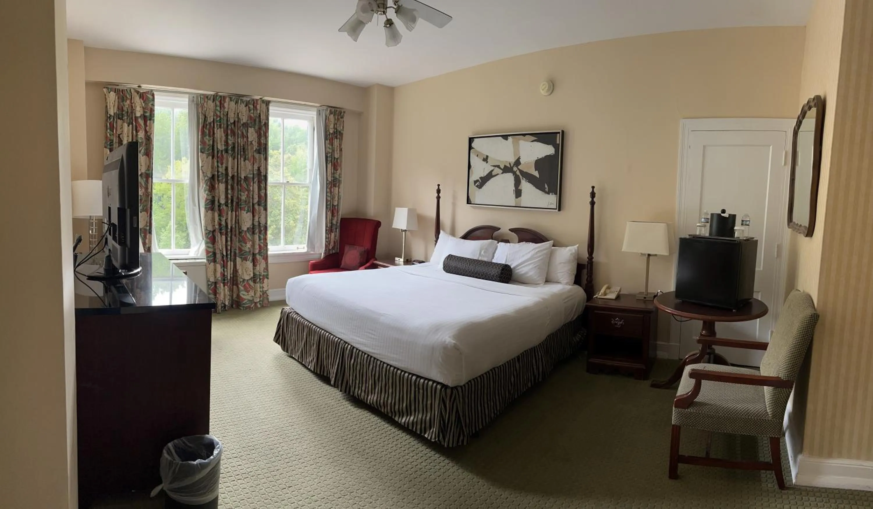 Bedroom, Bed in Arlington Resort Hotel & Spa