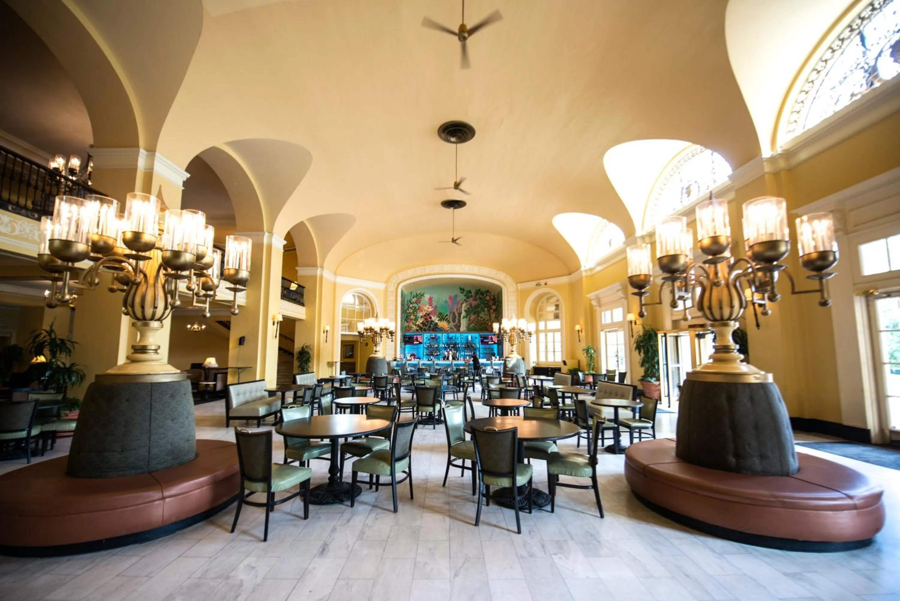 Restaurant/places to eat in Arlington Resort Hotel & Spa