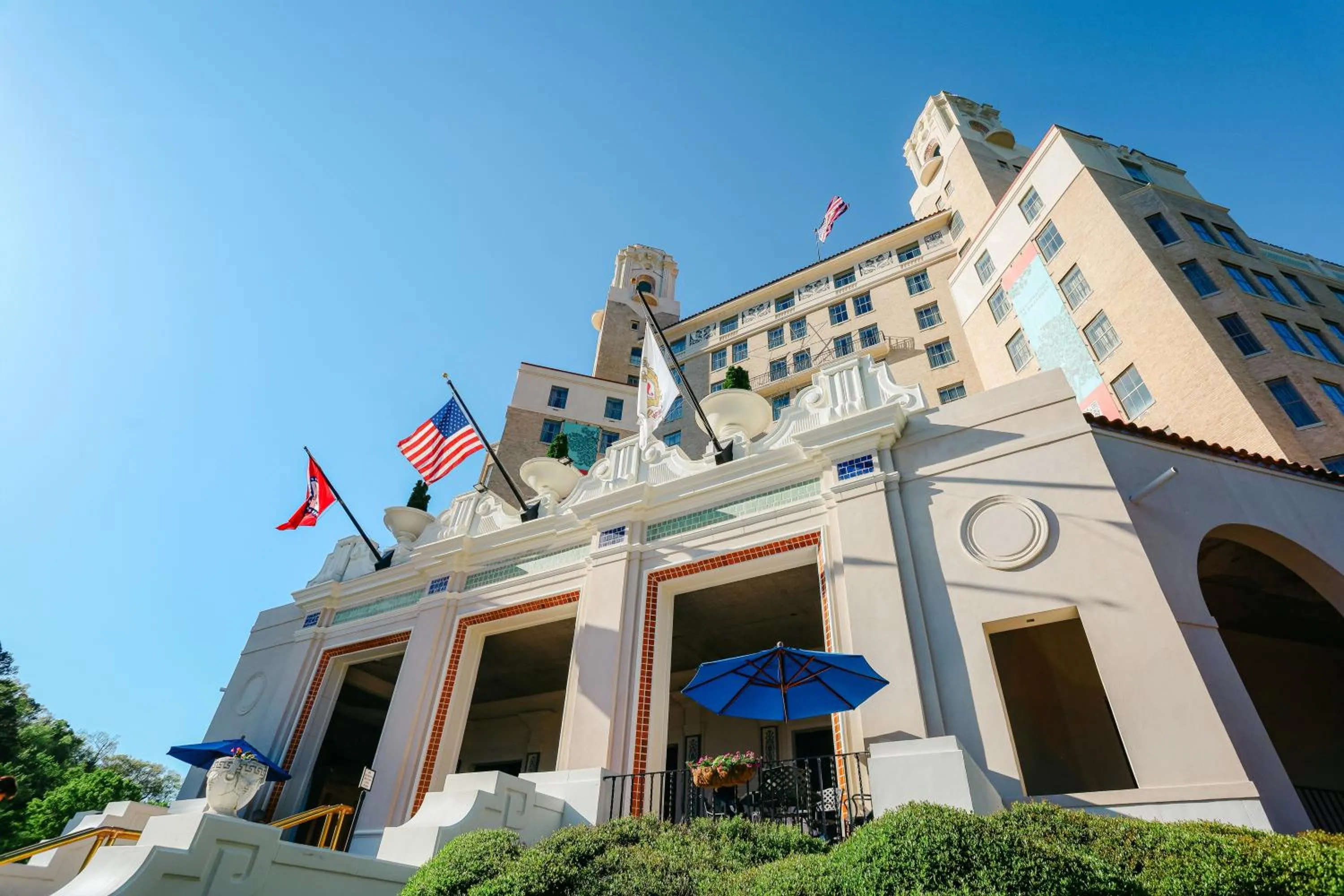 Property building in Arlington Resort Hotel & Spa