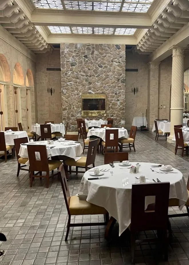 Restaurant/places to eat in Arlington Resort Hotel & Spa