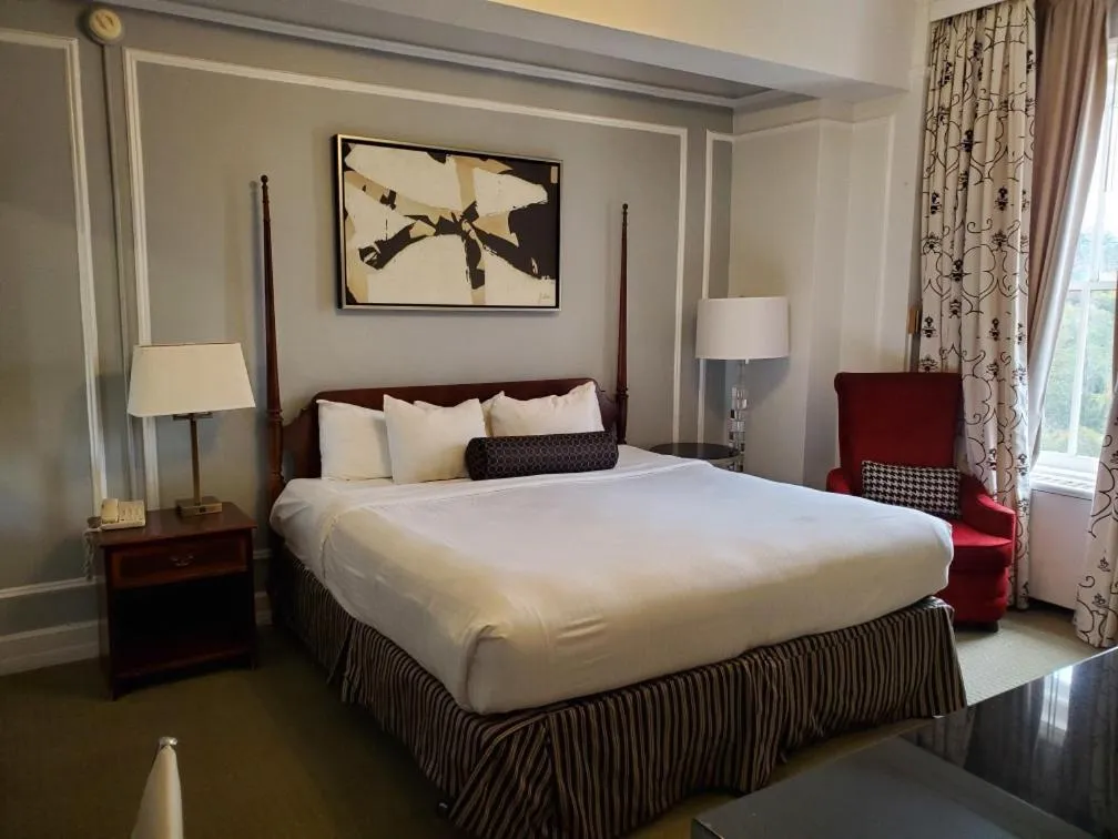 Bed in Arlington Resort Hotel & Spa