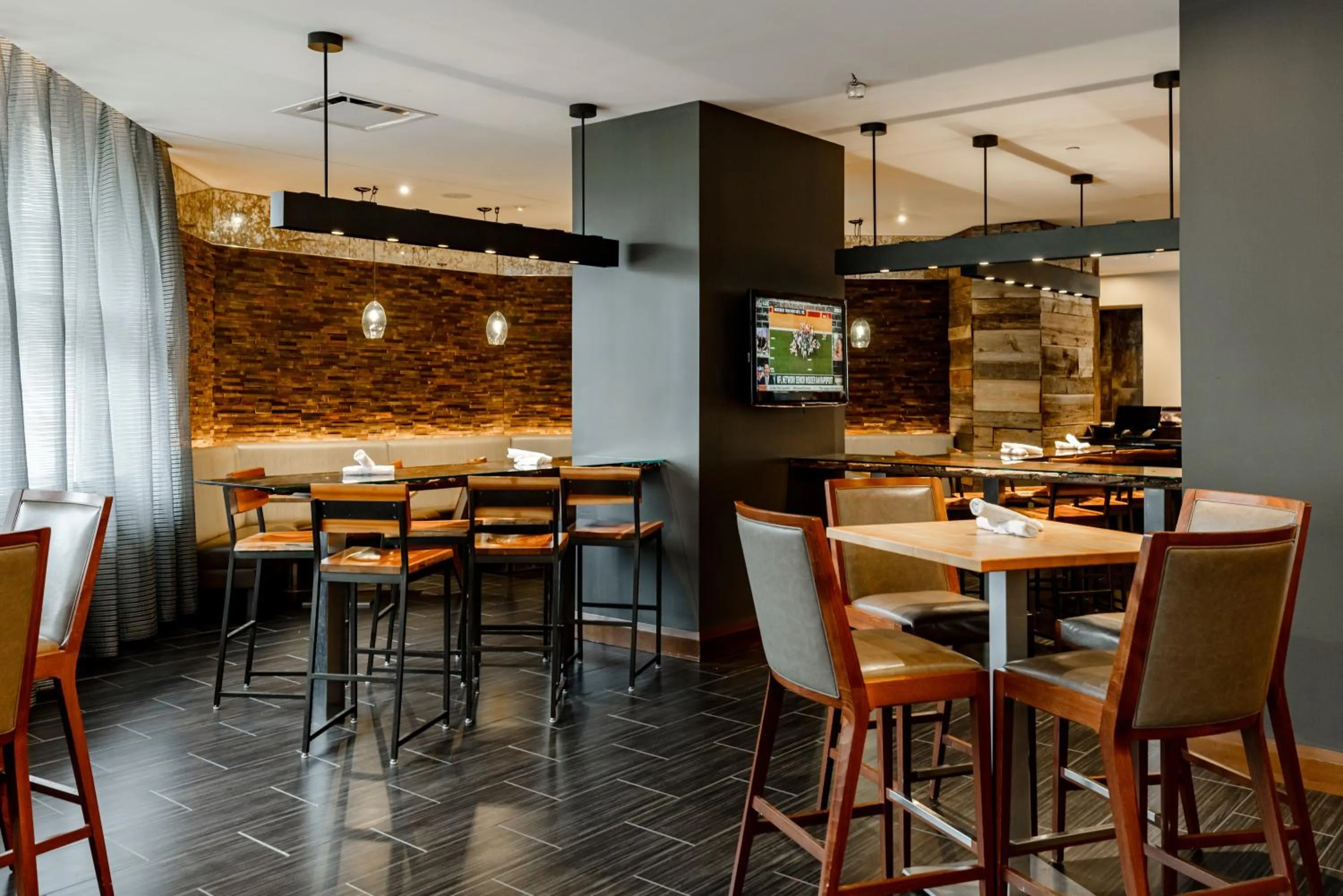 Restaurant/places to eat in Hyatt Regency Cincinnati