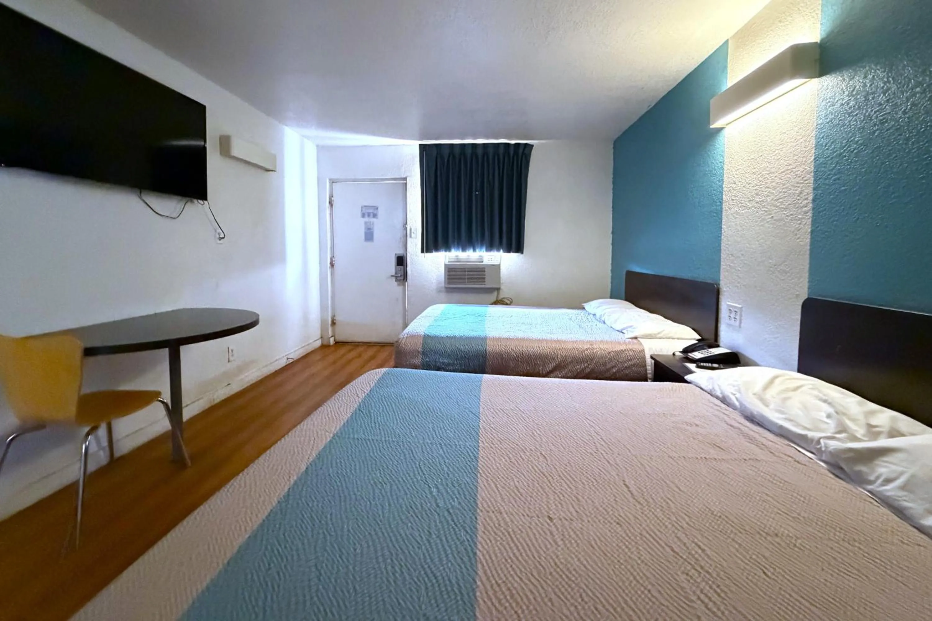 Bedroom, Bed in Trade Wind Motel Jacksonville TX US 69