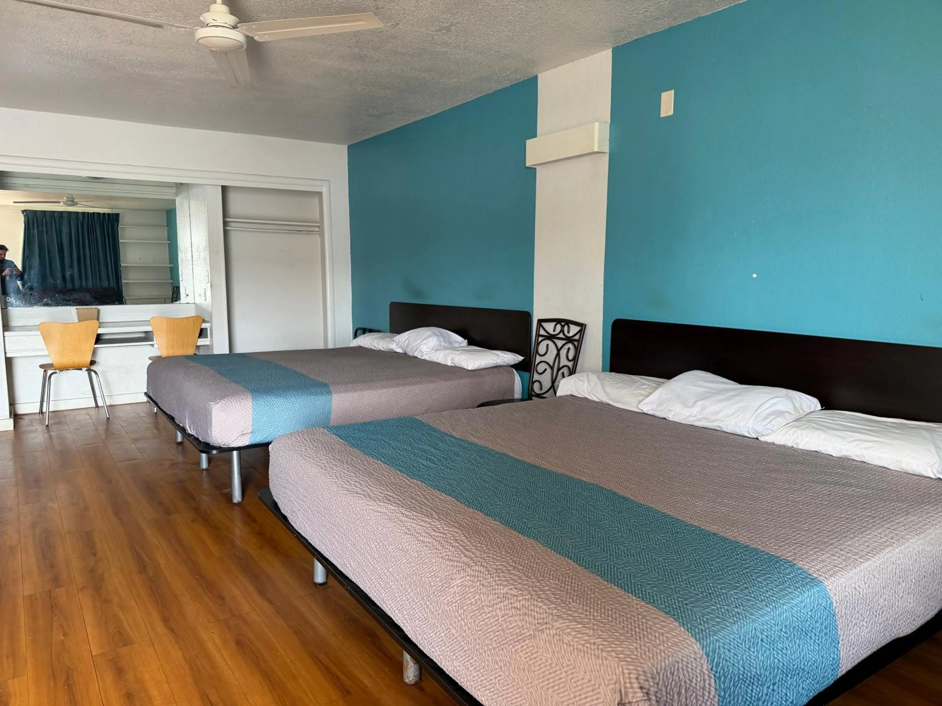 Bedroom, Bed in Trade Wind Motel Jacksonville TX US 69