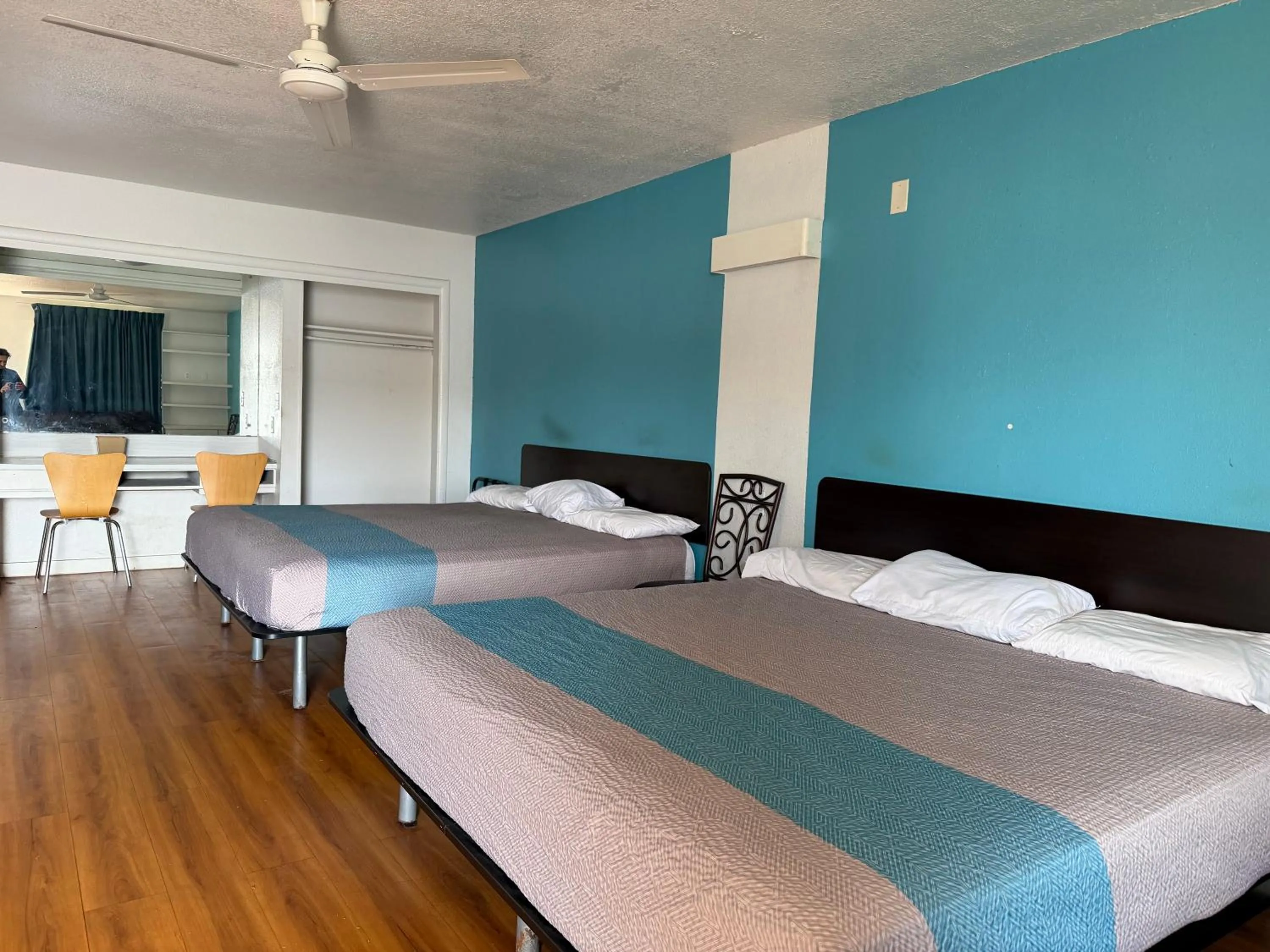 Bedroom, Bed in Trade Wind Motel Jacksonville TX US 69