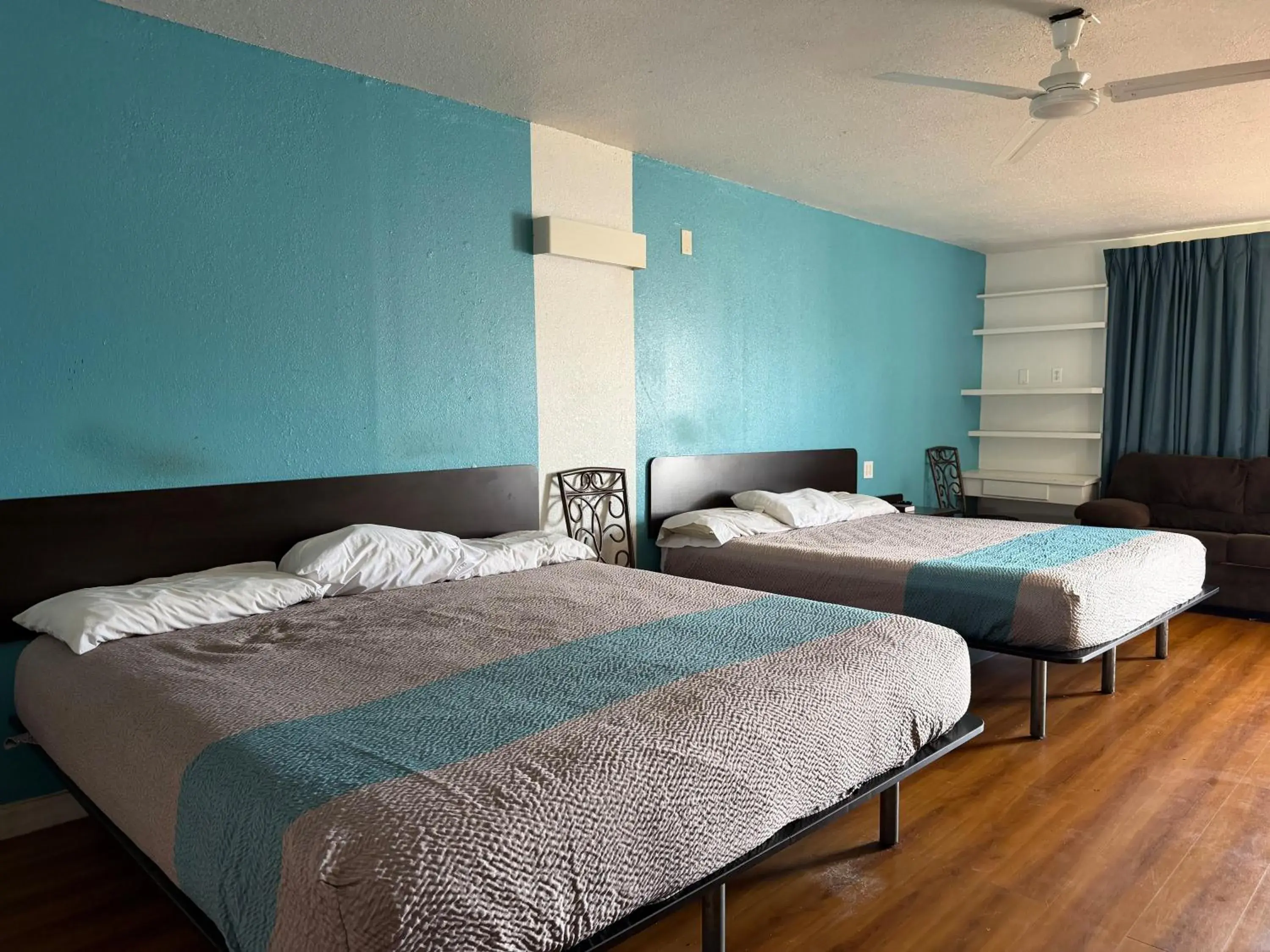 2 Queen Beds with Kitchenette Non-Smoking in Trade Wind Motel Jacksonville TX US 69 2 Queen Beds with Kitchenette Non-Smoking in Trade Wind Motel Jacksonville TX US 69