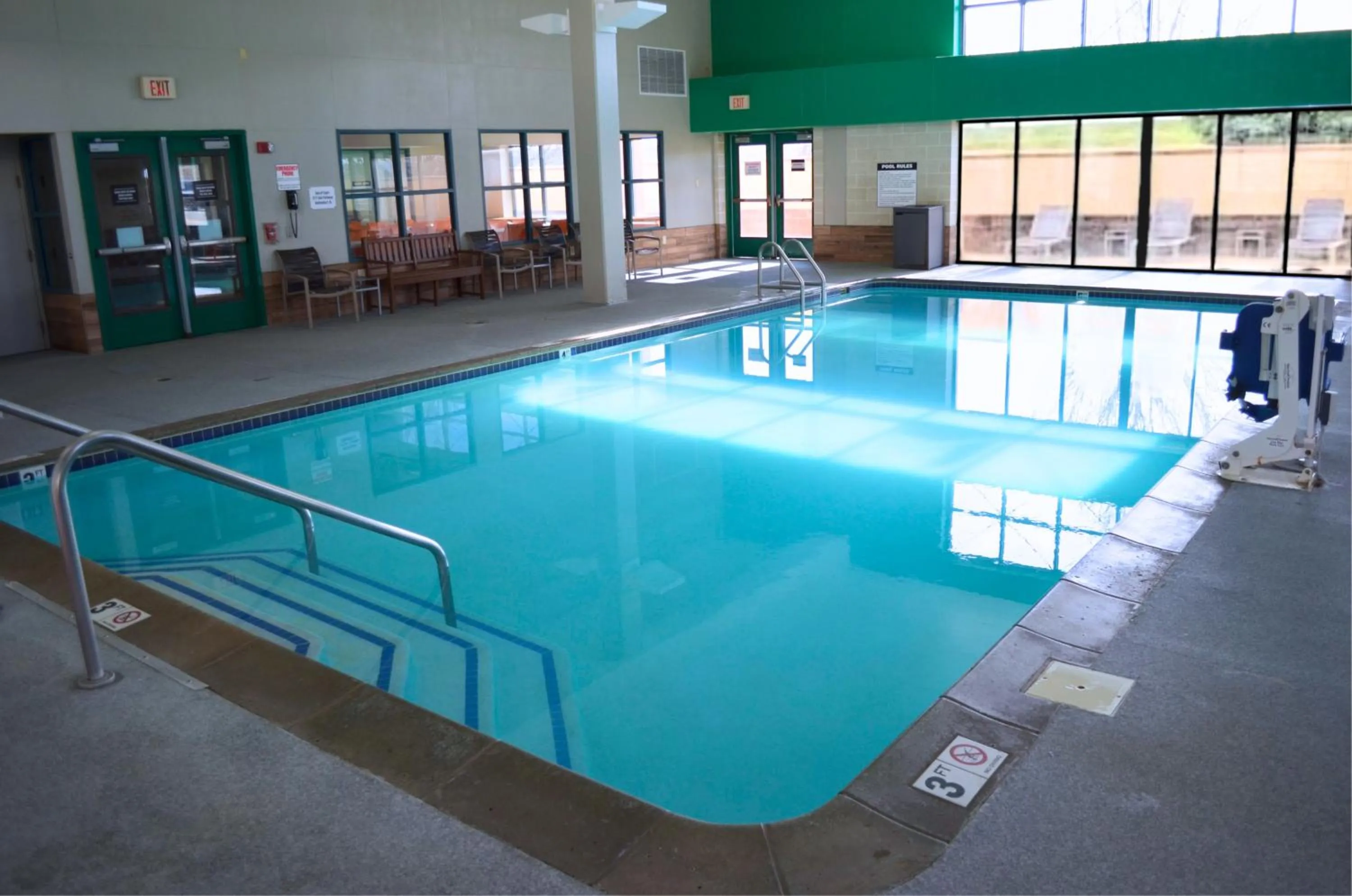Swimming pool in Isle Casino Hotel Bettendorf