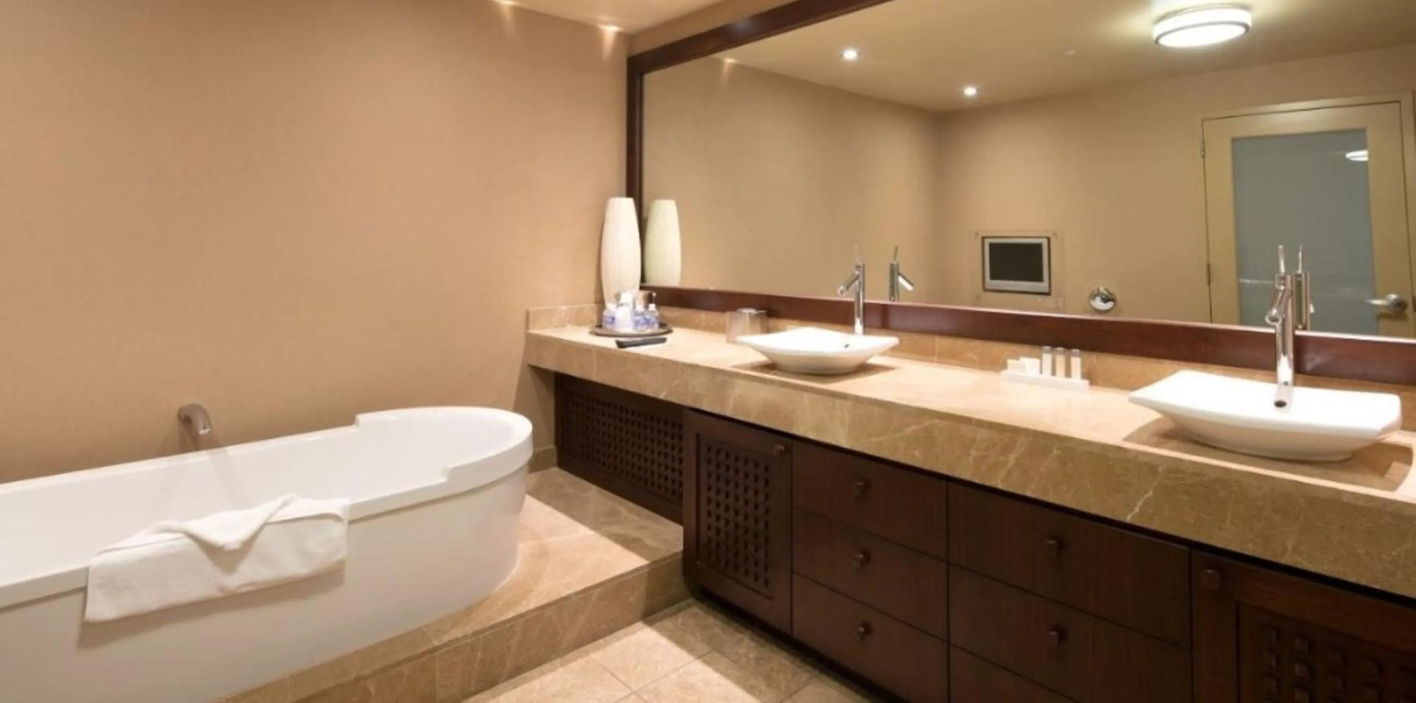 Bathroom in Isle Casino Hotel Bettendorf