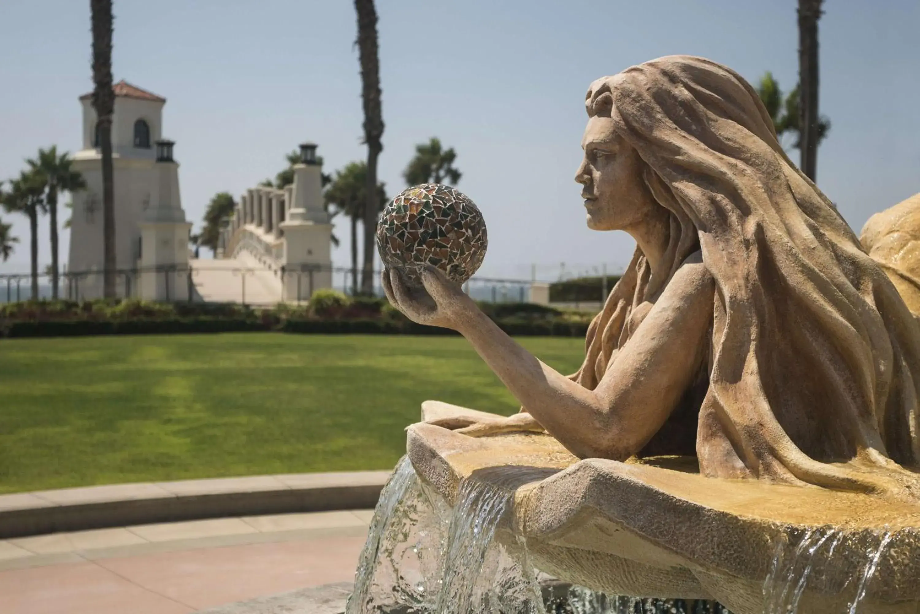 Queen Room with Two Queen Beds and Accessible Tub - Disability Access in Hyatt Regency Huntington Beach Resort and Spa Queen Room with Two Queen Beds and Accessible Tub - Disability Access in Hyatt Regency Huntington Beach Resort and Spa
