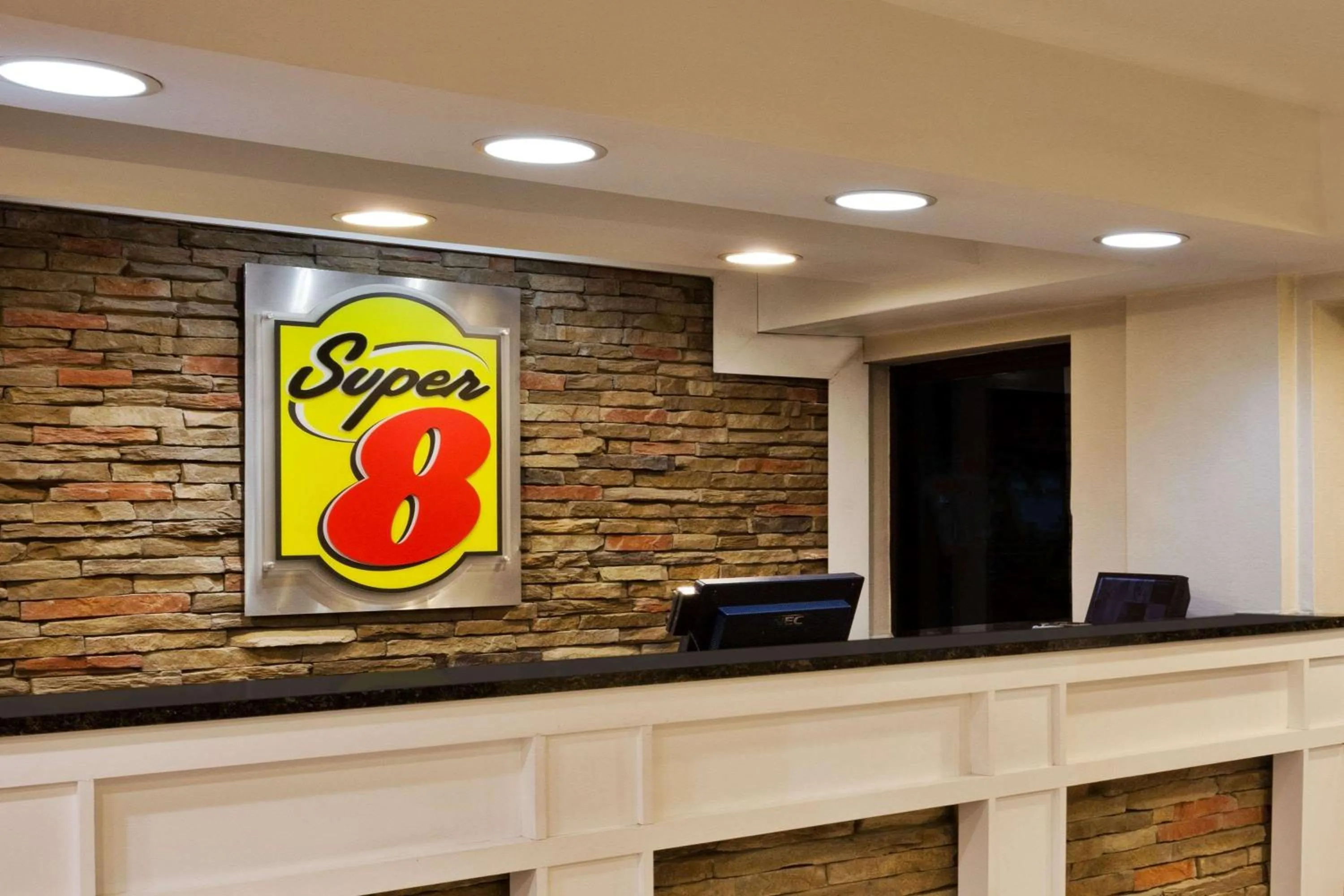 Lobby or reception in Super 8 by Wyndham Ringgold Chattanooga Area