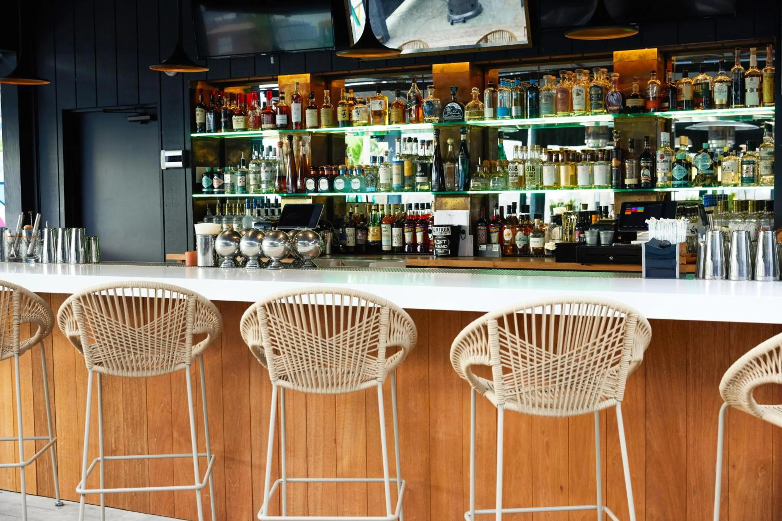 Lounge or bar in The Montauk Beach House