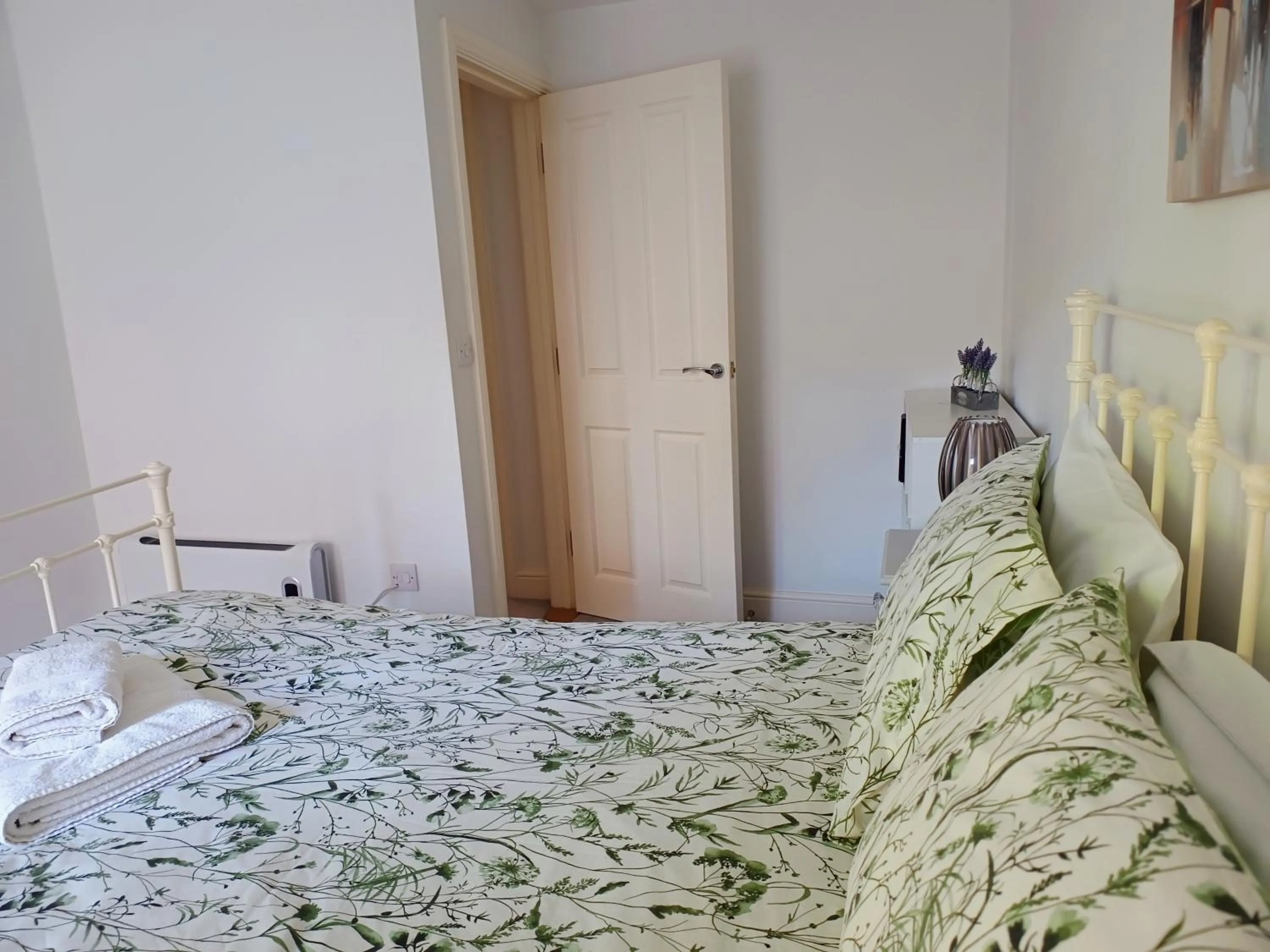 Bed in Luxury 2-Bed Flat Central Ipswich Parking