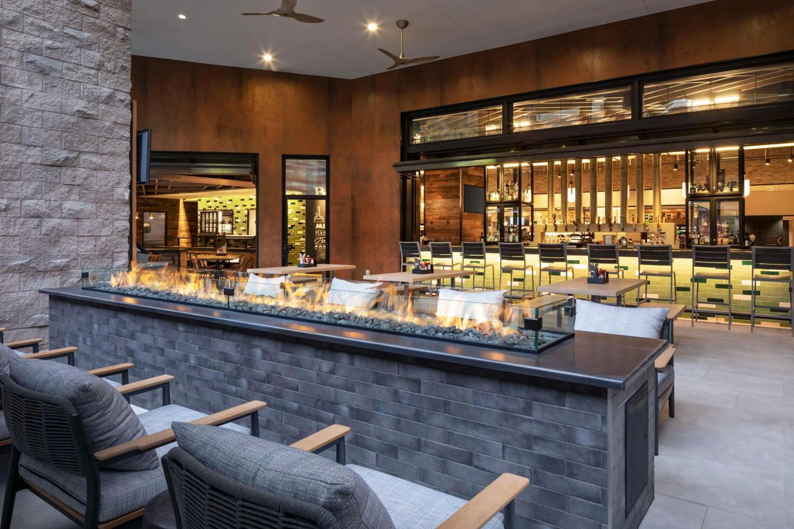 Lounge or bar in Hyatt Regency Phoenix Downtown