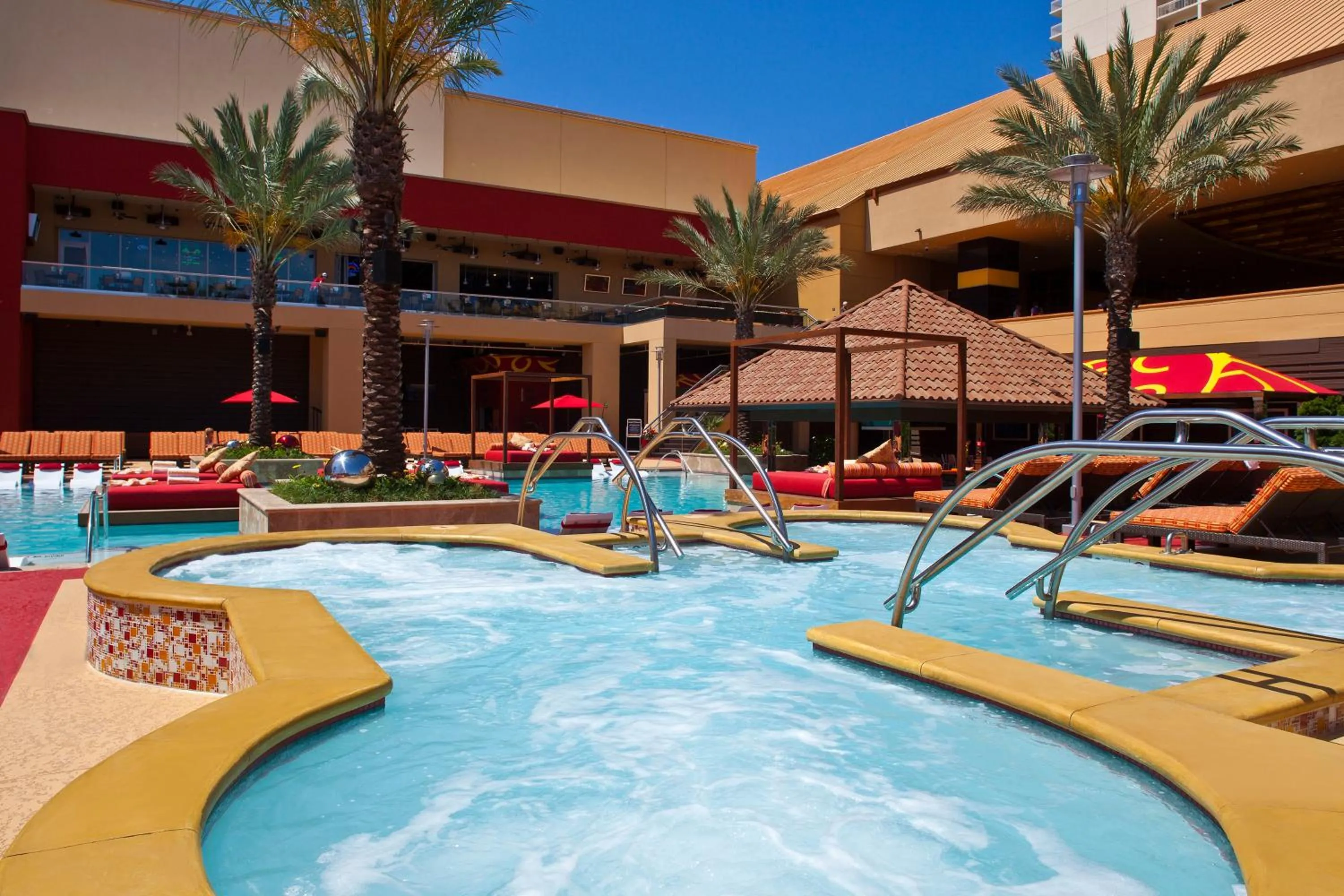 Swimming pool in Golden Nugget Biloxi