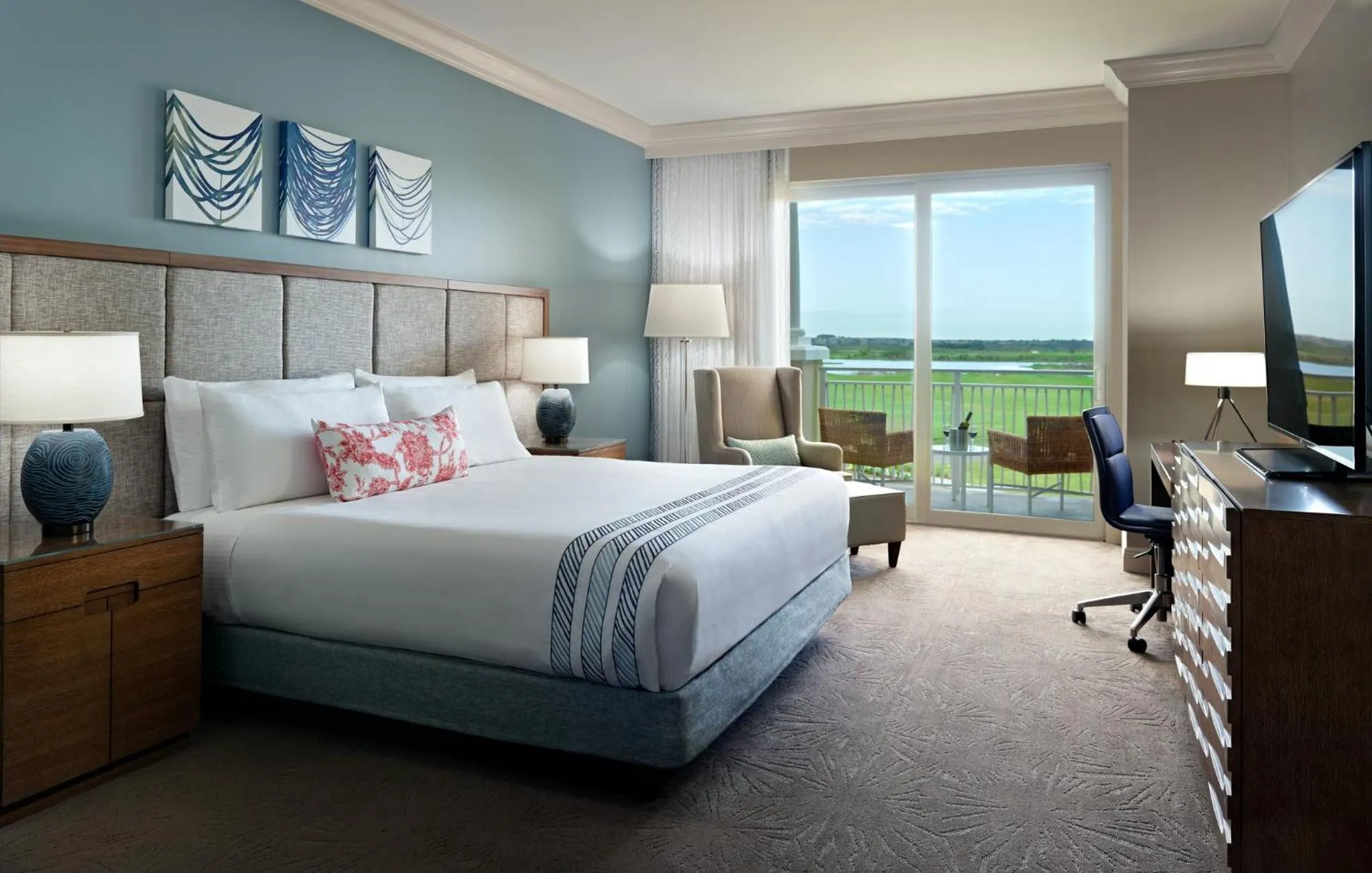 Photo of the whole room, Bed in Omni Orlando Resort at Championsgate