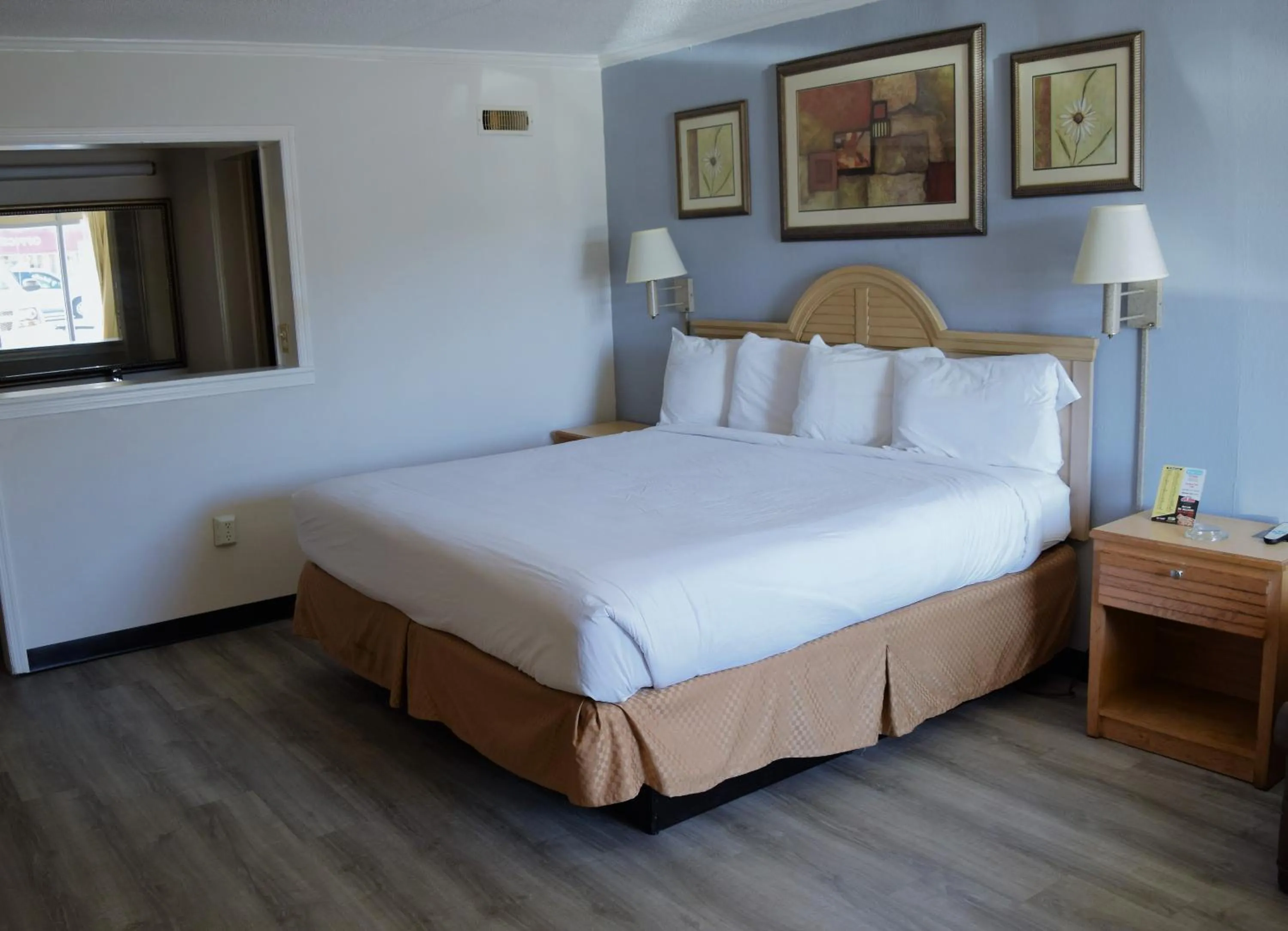 Bed in Budget Inn Conway