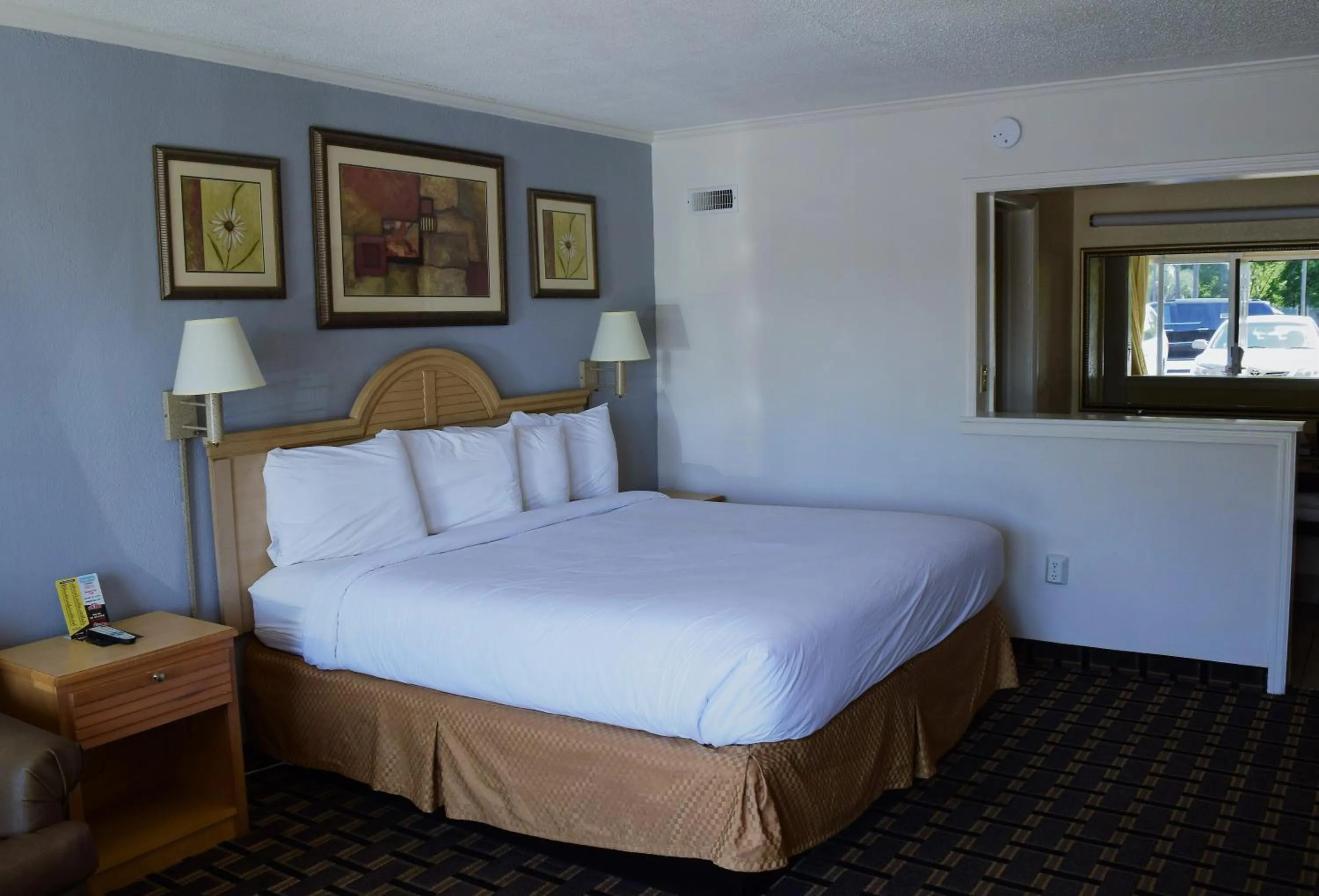 Bed in Budget Inn Conway