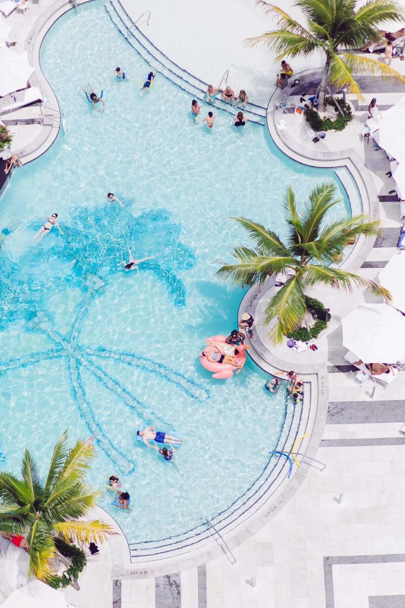 Swimming pool in Loews Miami Beach Hotel