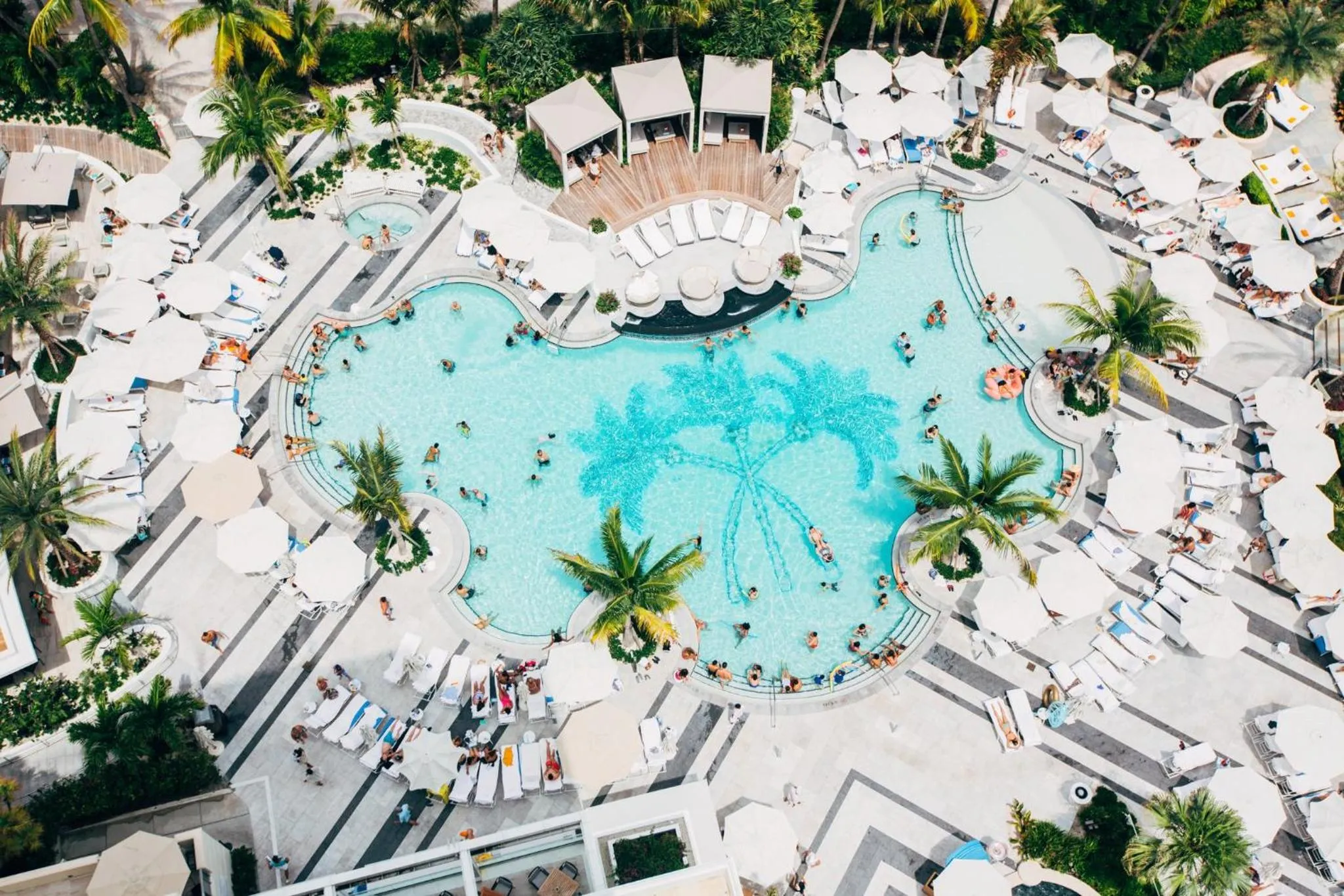 Swimming pool in Loews Miami Beach Hotel