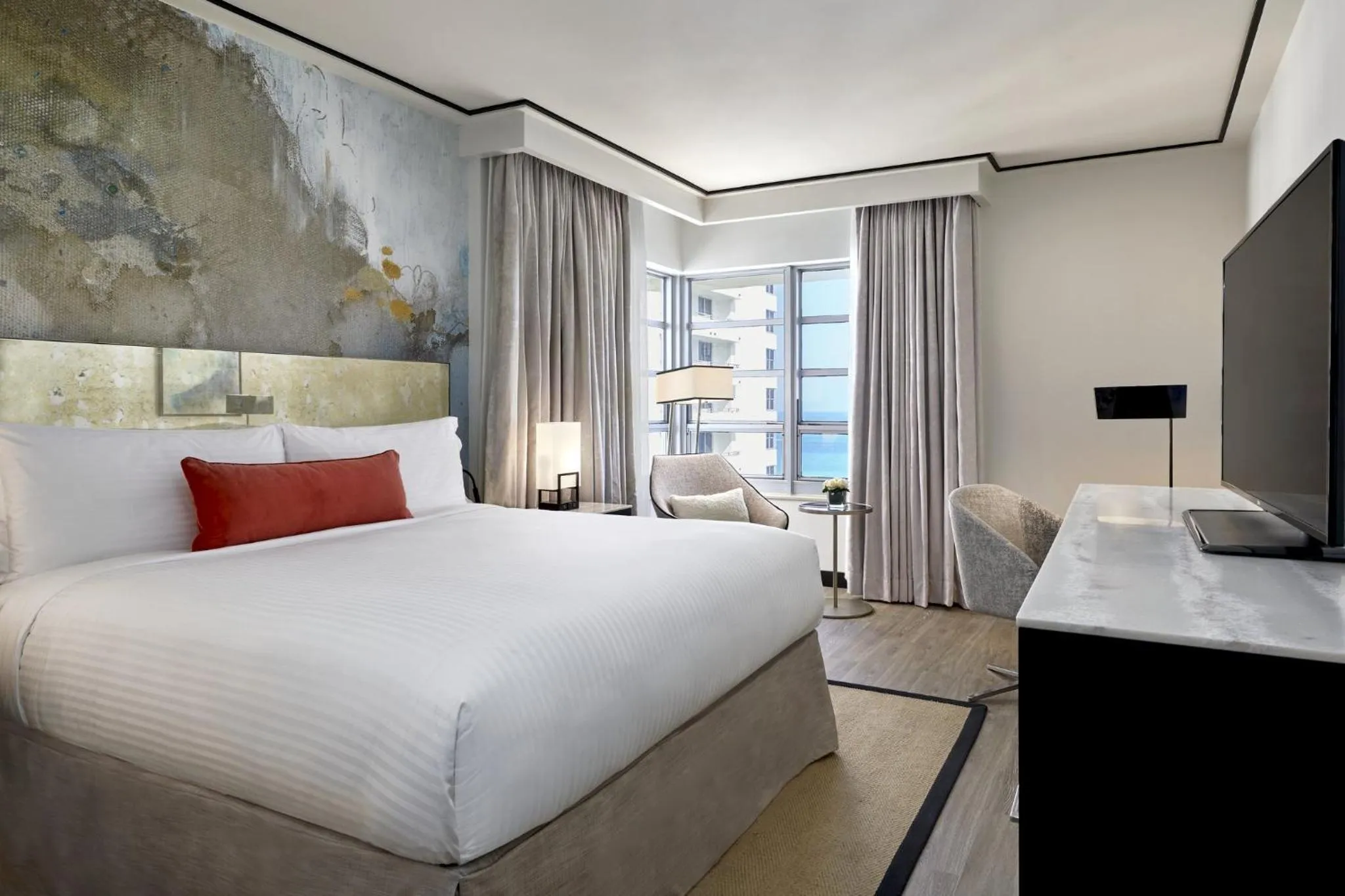 Photo of the whole room, Bed in Loews Miami Beach Hotel