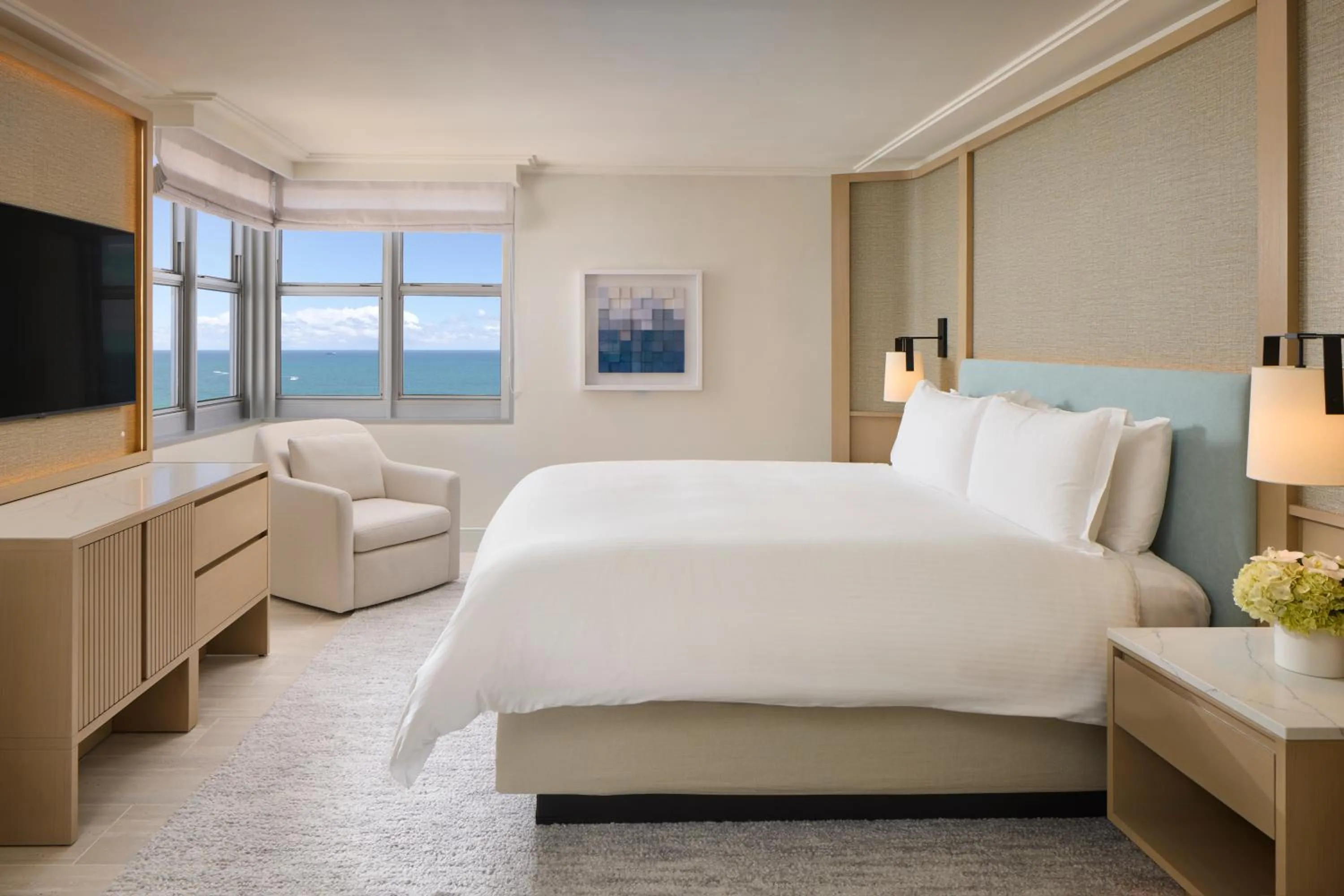 Bed in Loews Miami Beach Hotel