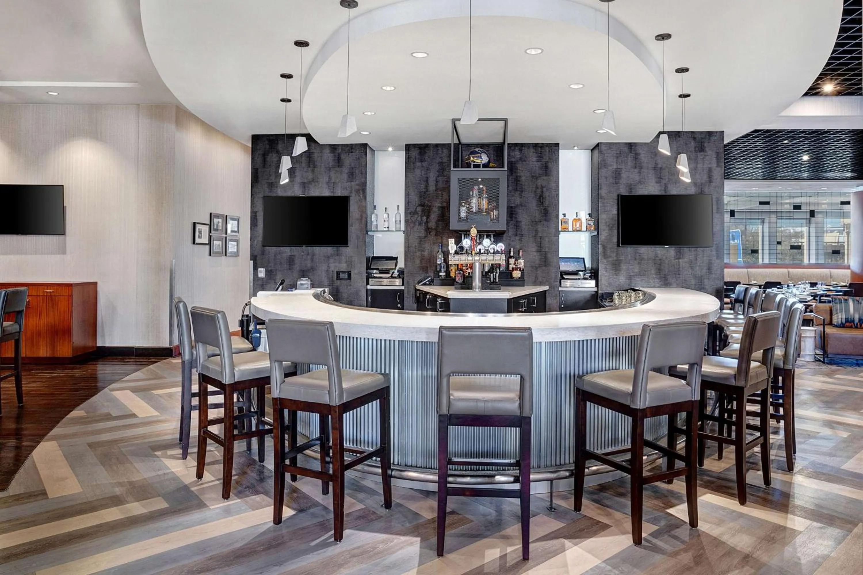 Lounge or bar in Hyatt Regency DFW International Airport