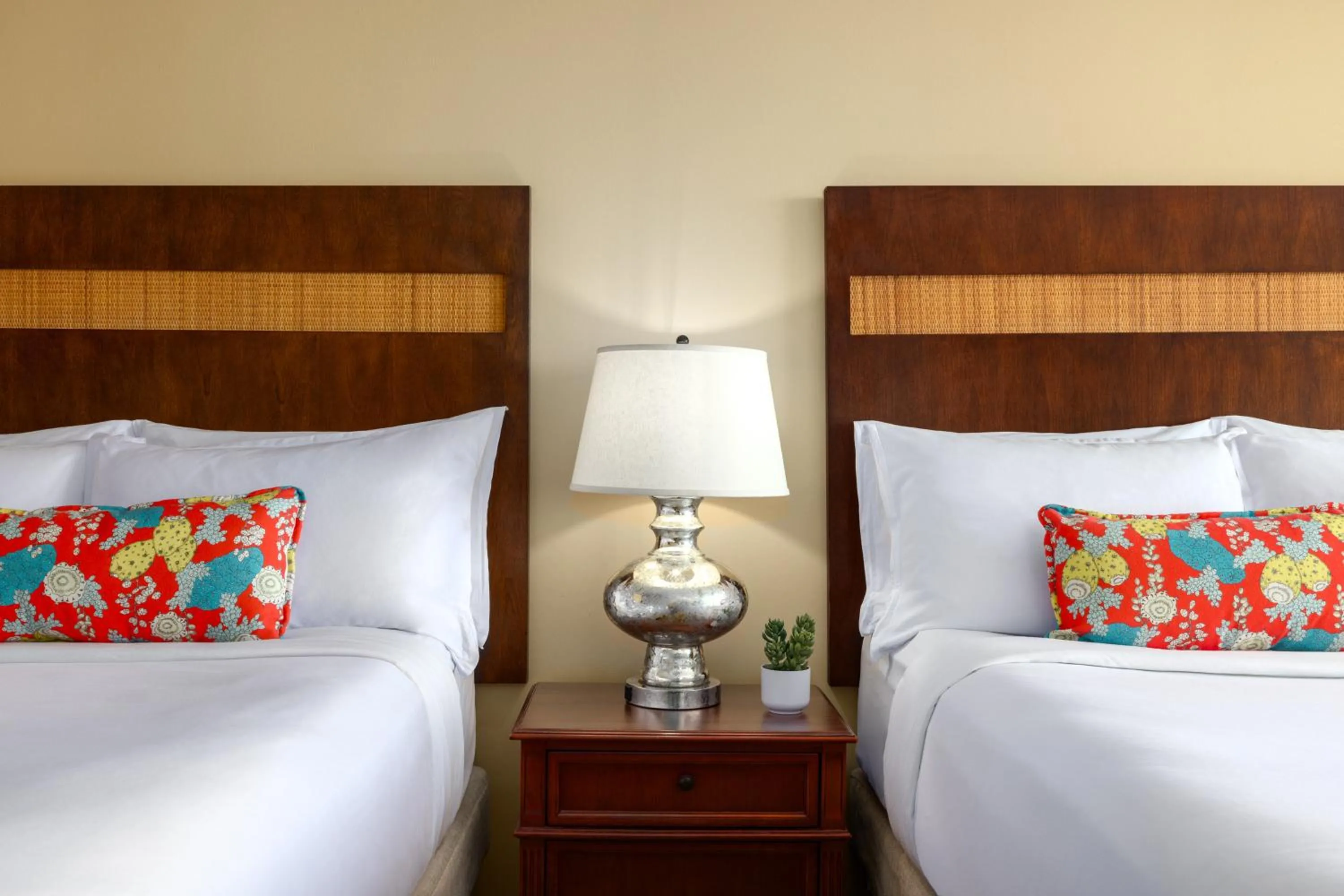 Bedroom, Bed in Omni Corpus Christi Hotel