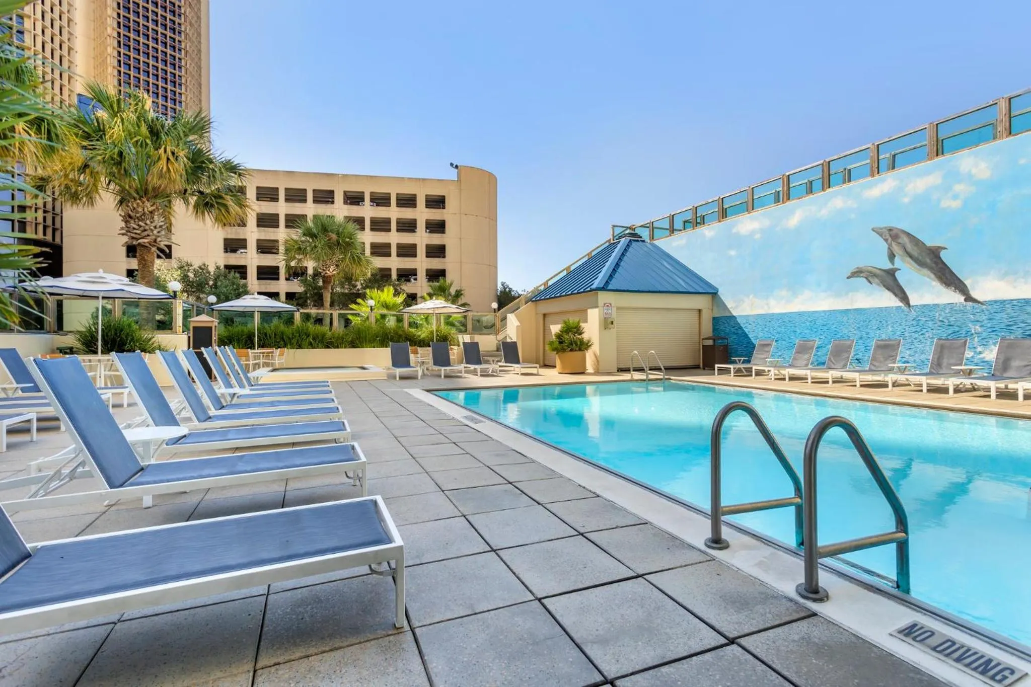 Swimming pool in Omni Corpus Christi Hotel
