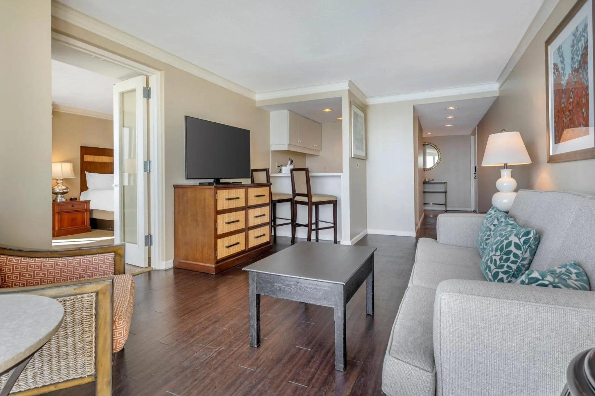 Photo of the whole room in Omni Corpus Christi Hotel