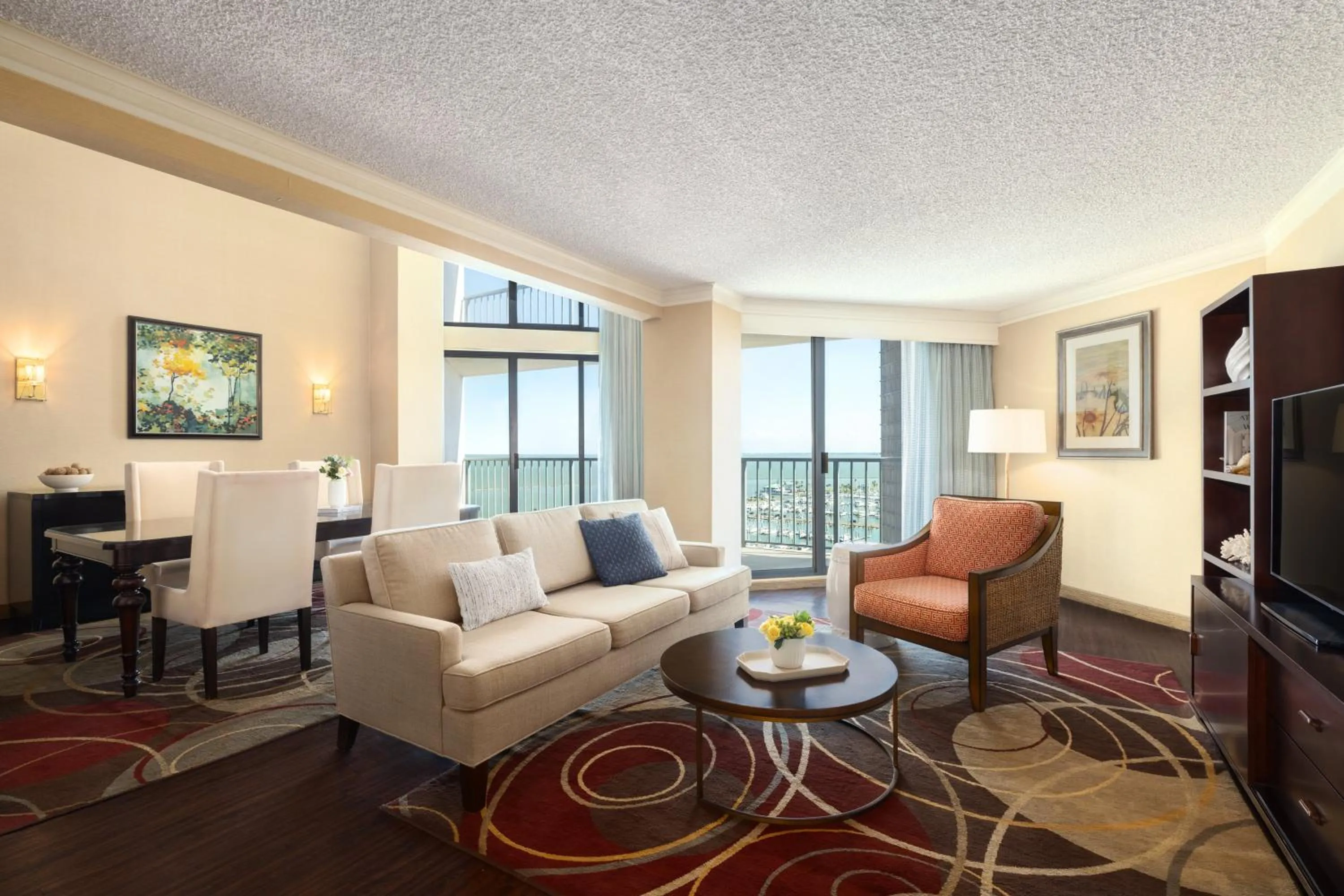 Living room in Omni Corpus Christi Hotel