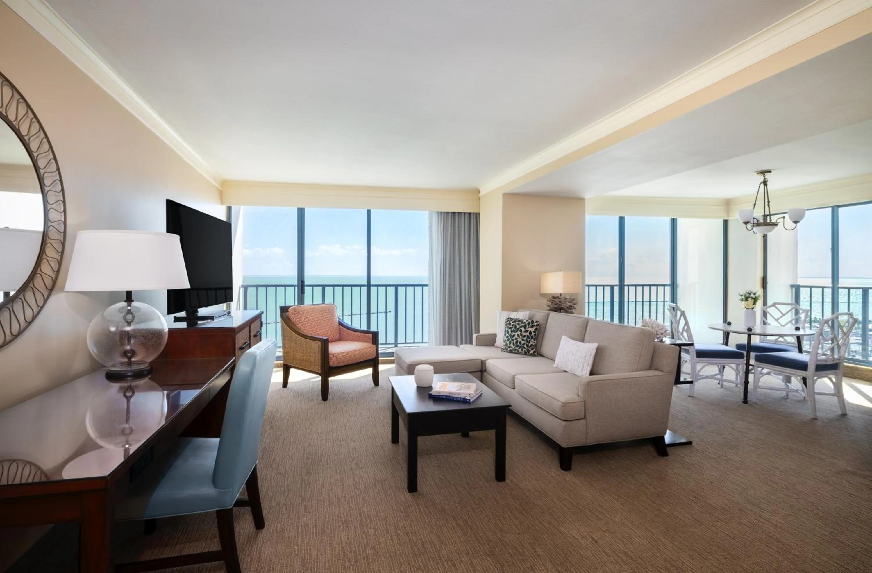 Living room in Omni Corpus Christi Hotel