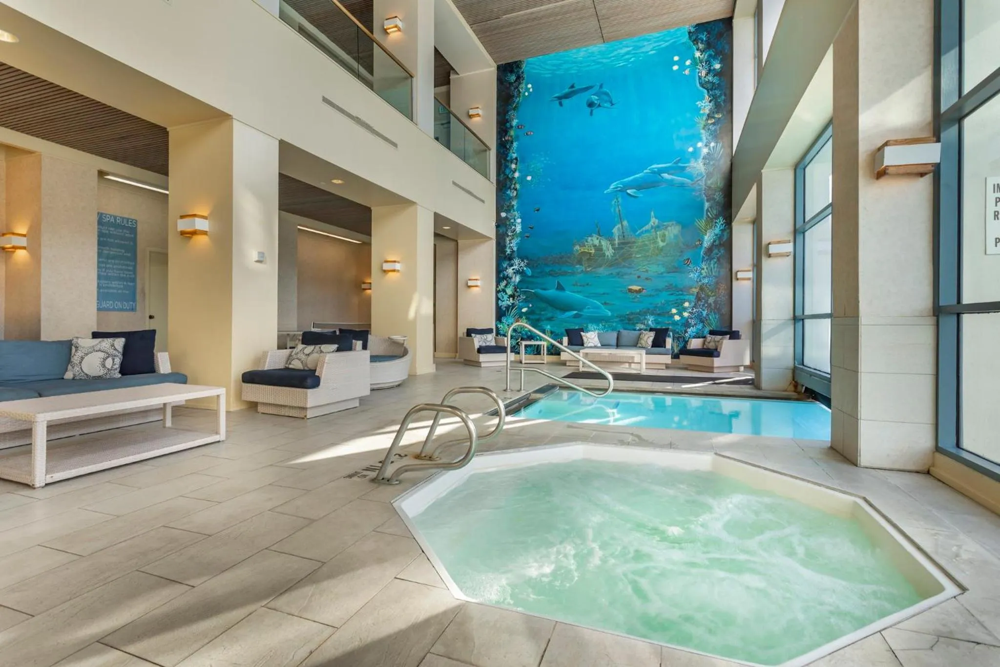 Swimming pool in Omni Corpus Christi Hotel