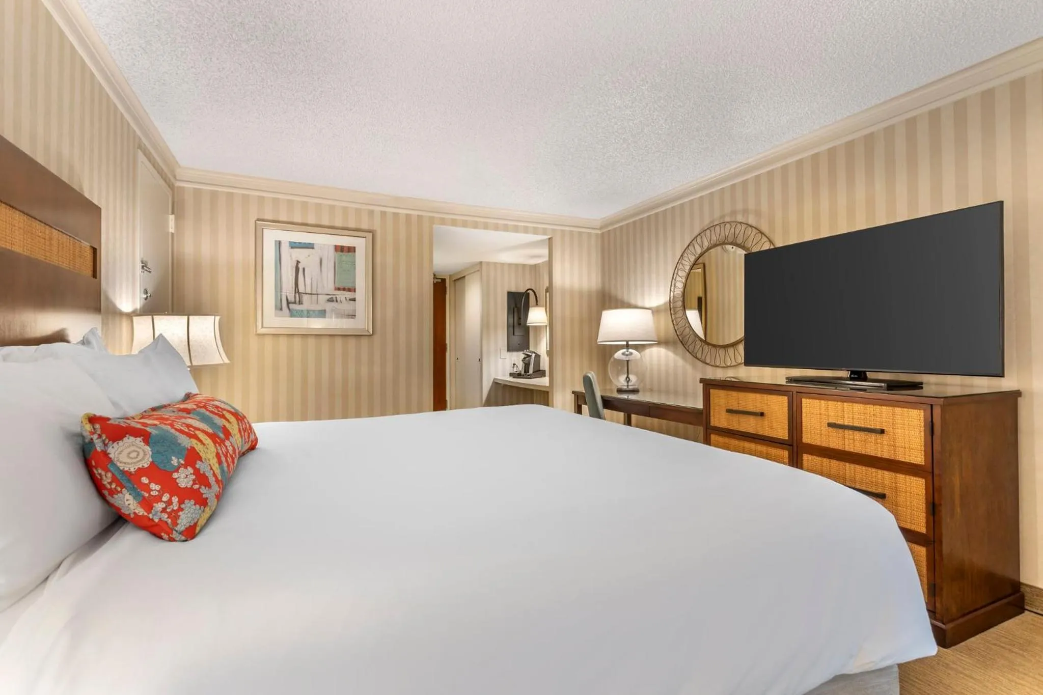 Photo of the whole room, Bed in Omni Corpus Christi Hotel