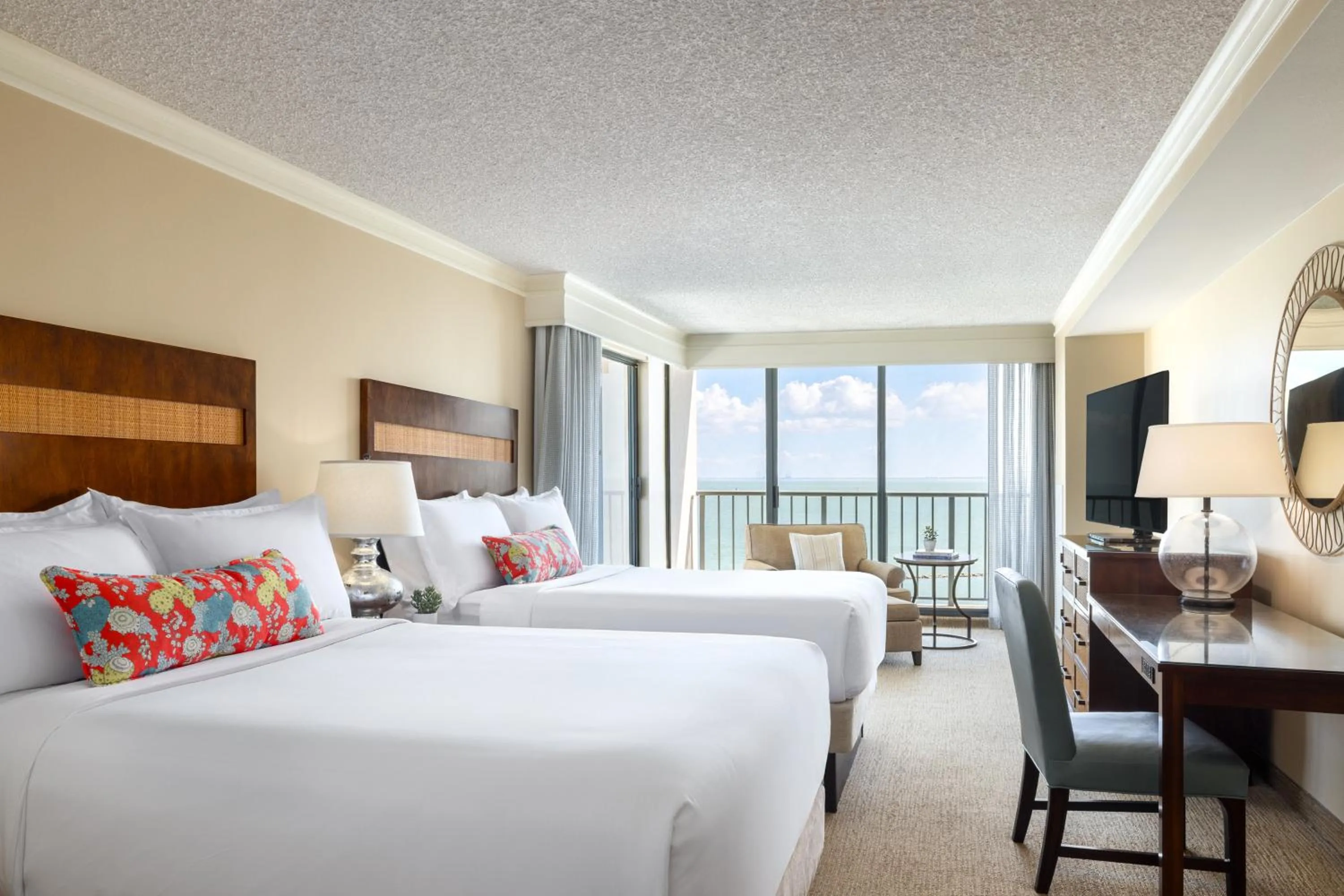 Property building, Bed in Omni Corpus Christi Hotel