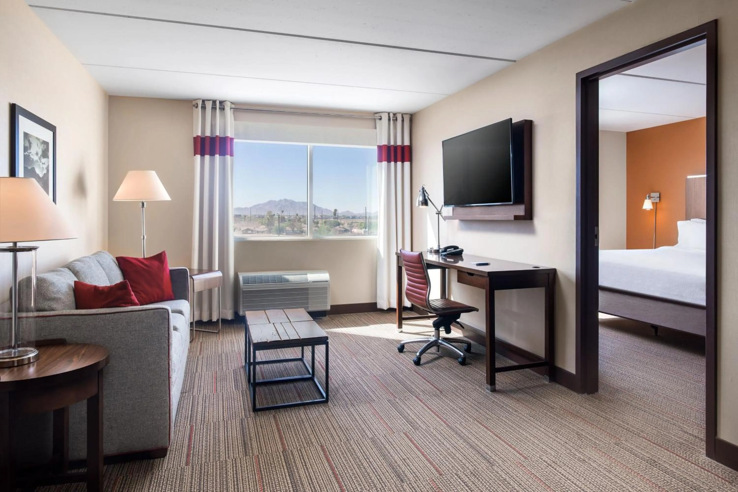 Living room in Four Points by Sheraton at Phoenix Mesa Gateway Airport