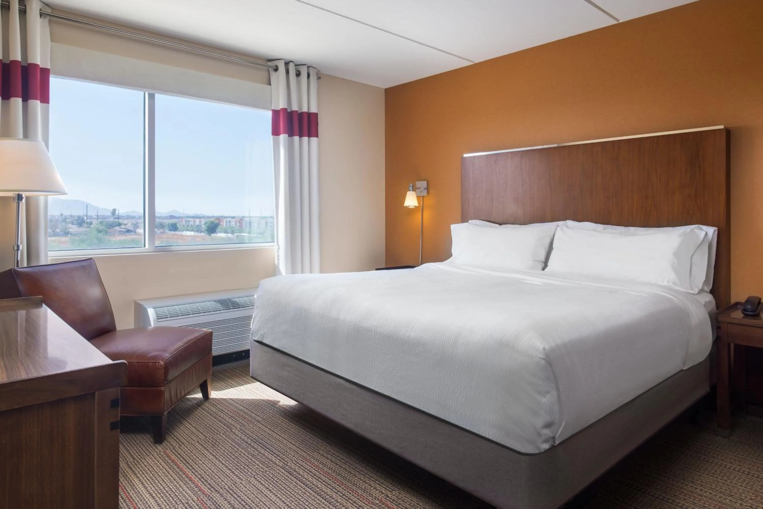 Bedroom, Bed in Four Points by Sheraton at Phoenix Mesa Gateway Airport