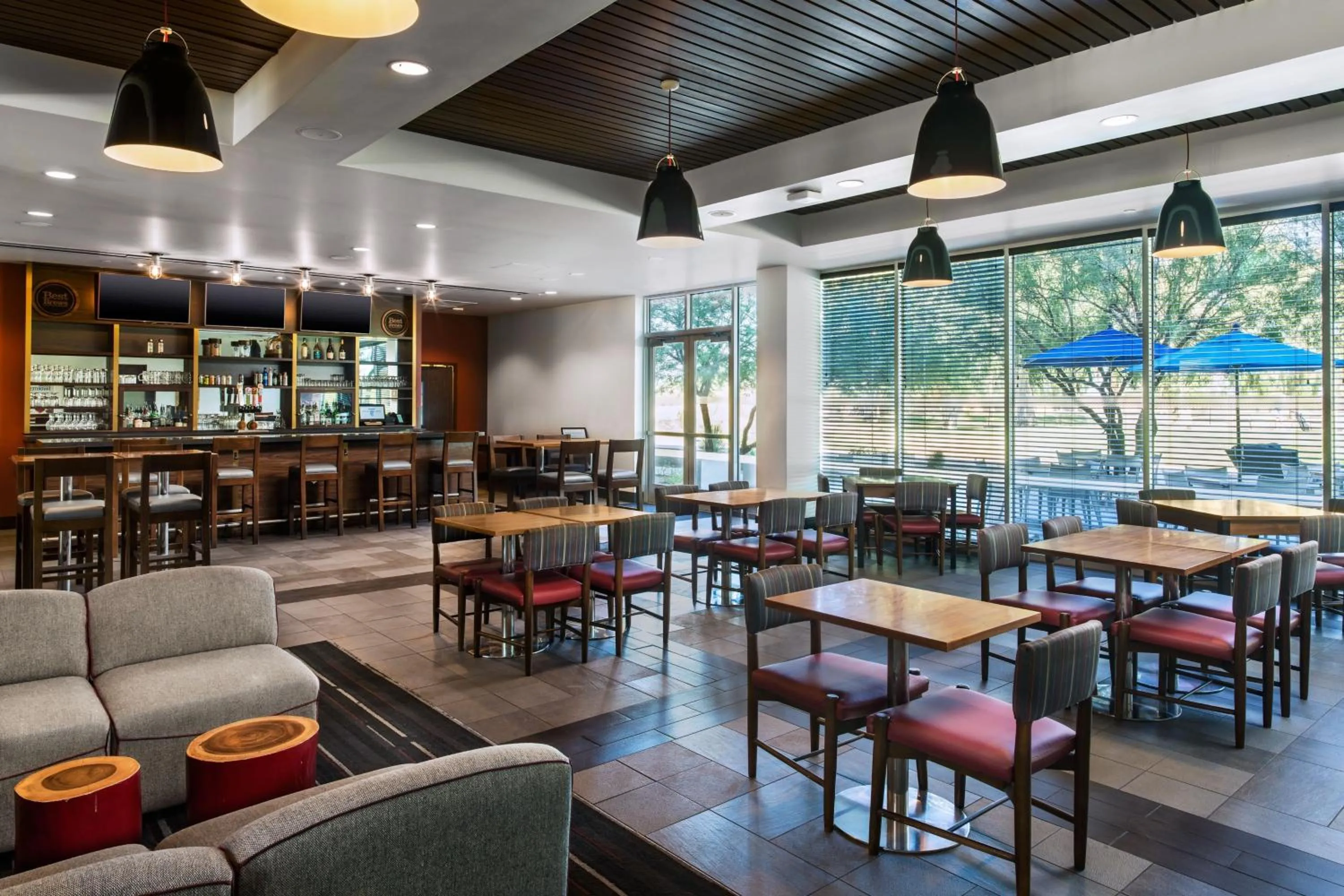 Restaurant/places to eat in Four Points by Sheraton at Phoenix Mesa Gateway Airport