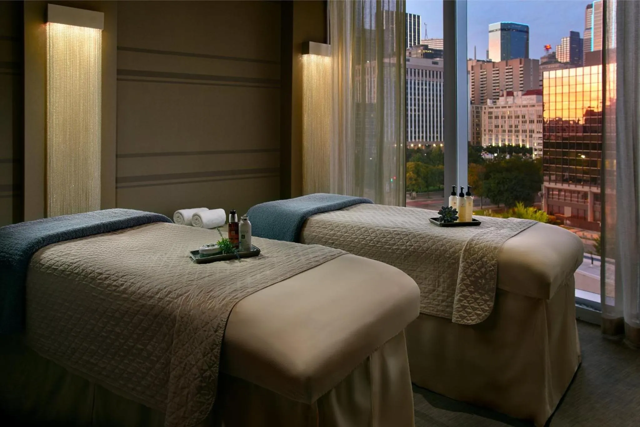 Spa and wellness centre/facilities, Bed in Omni Dallas Hotel