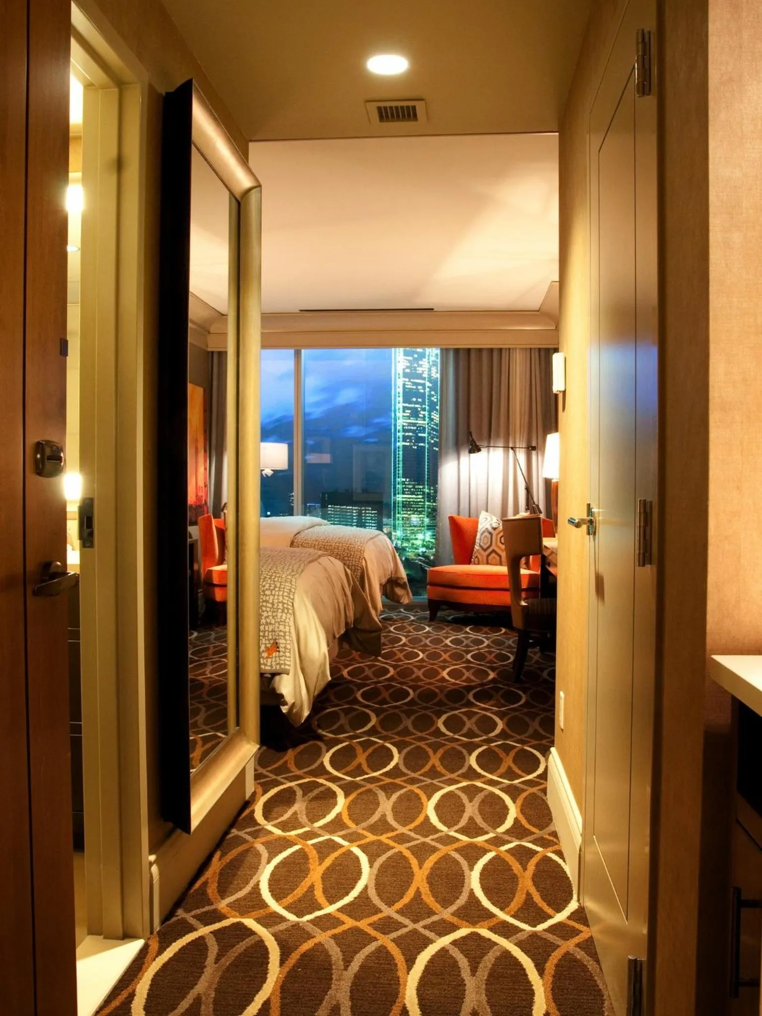 Photo of the whole room, Bed in Omni Dallas Hotel