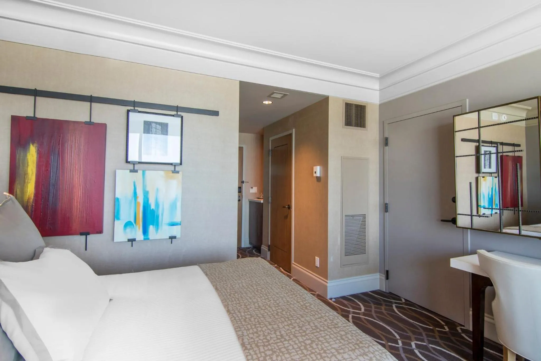 Photo of the whole room, Bed in Omni Dallas Hotel