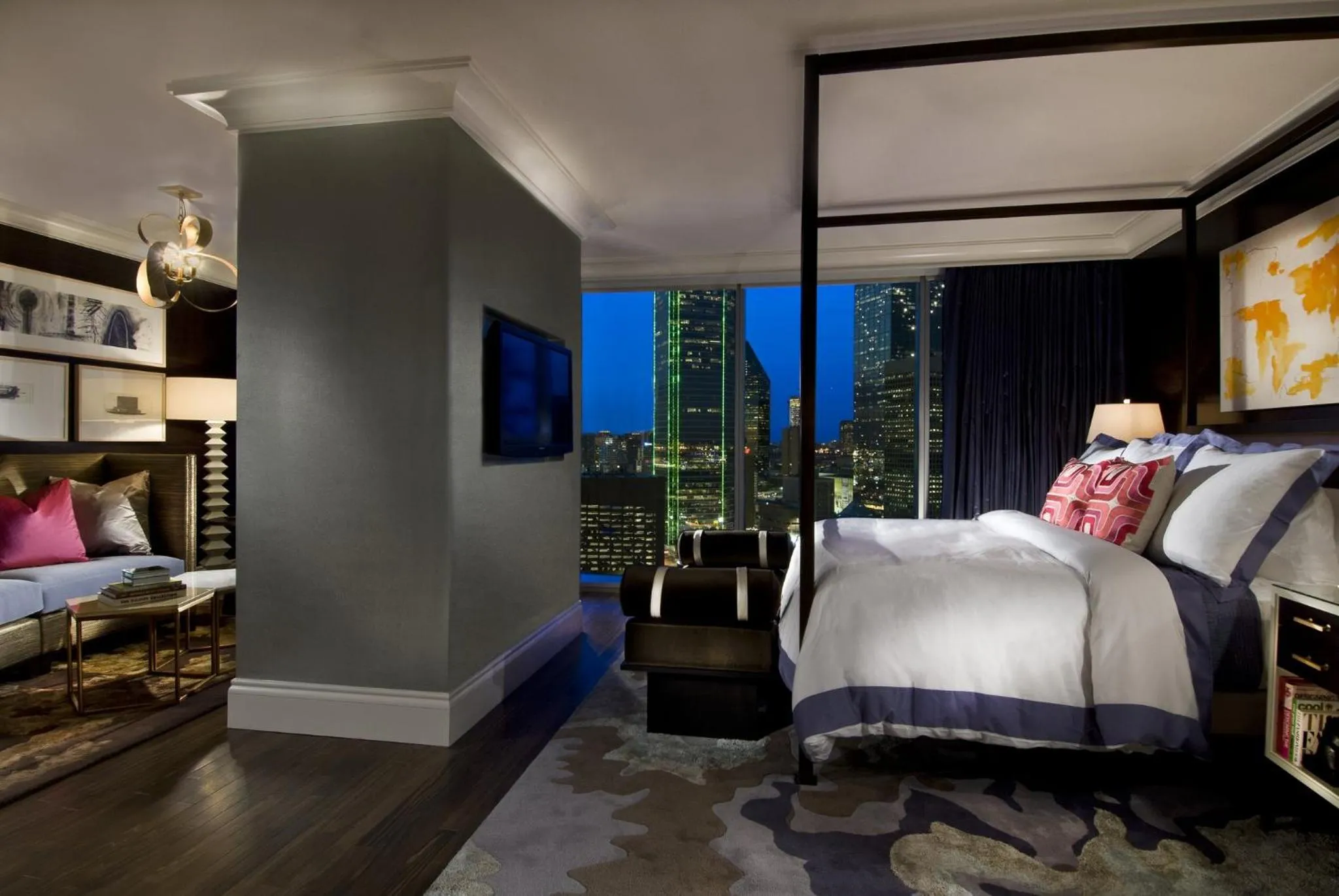 Photo of the whole room, Bed in Omni Dallas Hotel