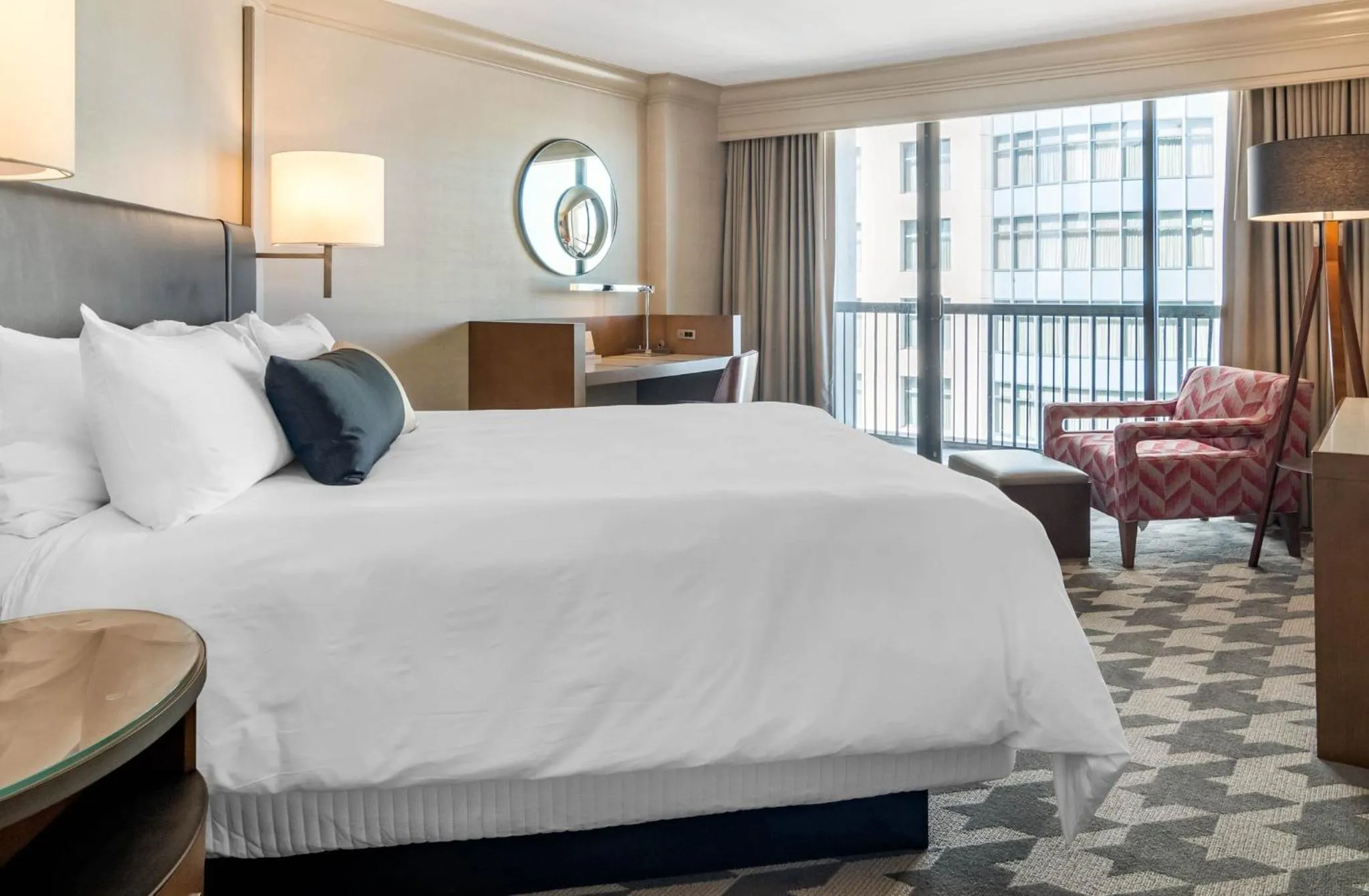 Photo of the whole room, Bed in Omni Atlanta Hotel at Centennial Park