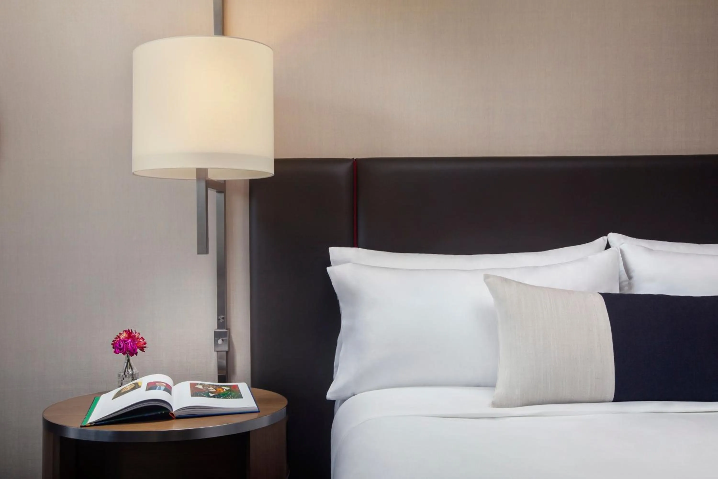 Photo of the whole room, Bed in Omni Atlanta Hotel at Centennial Park