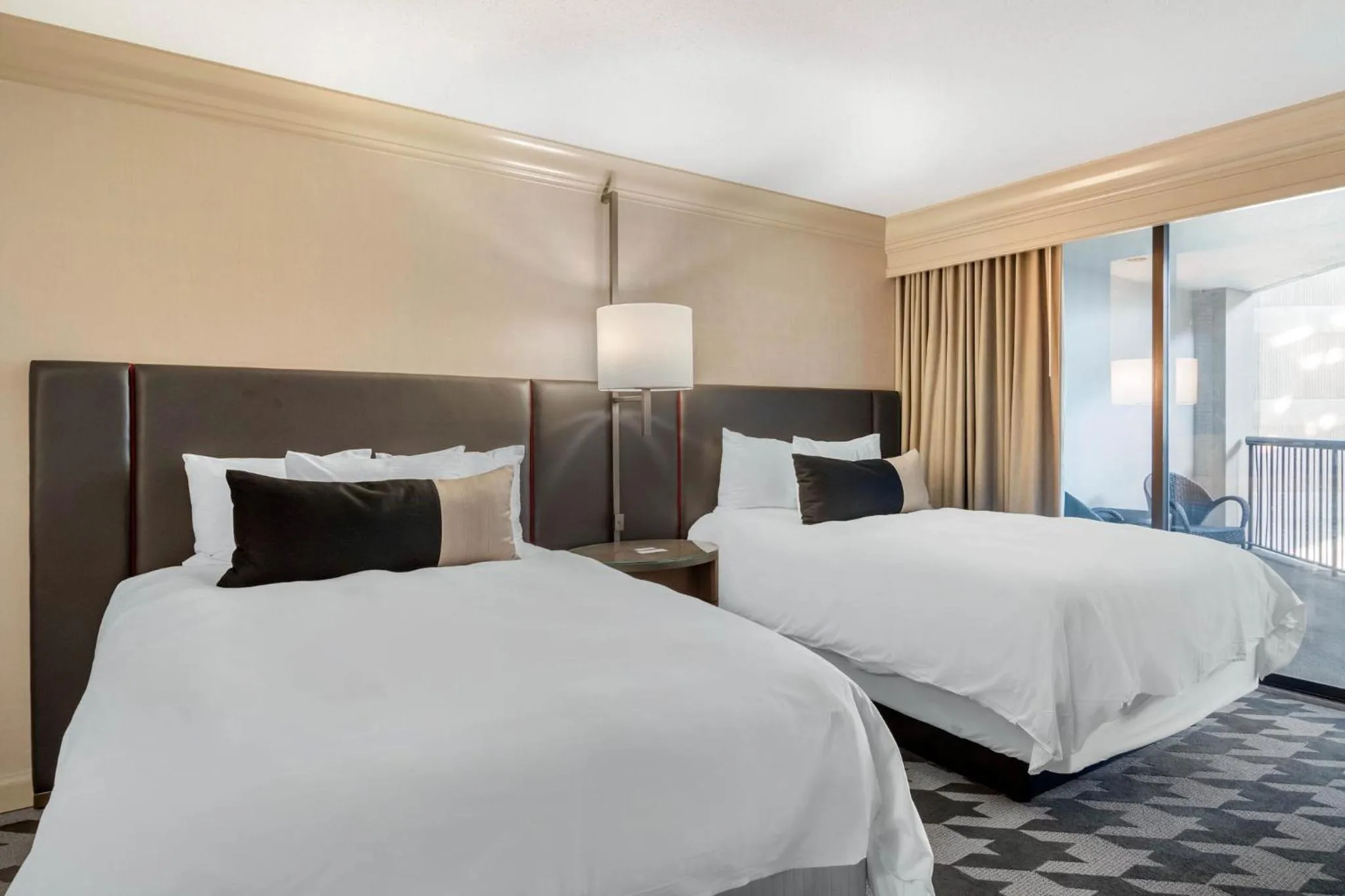 Photo of the whole room, Bed in Omni Atlanta Hotel at Centennial Park