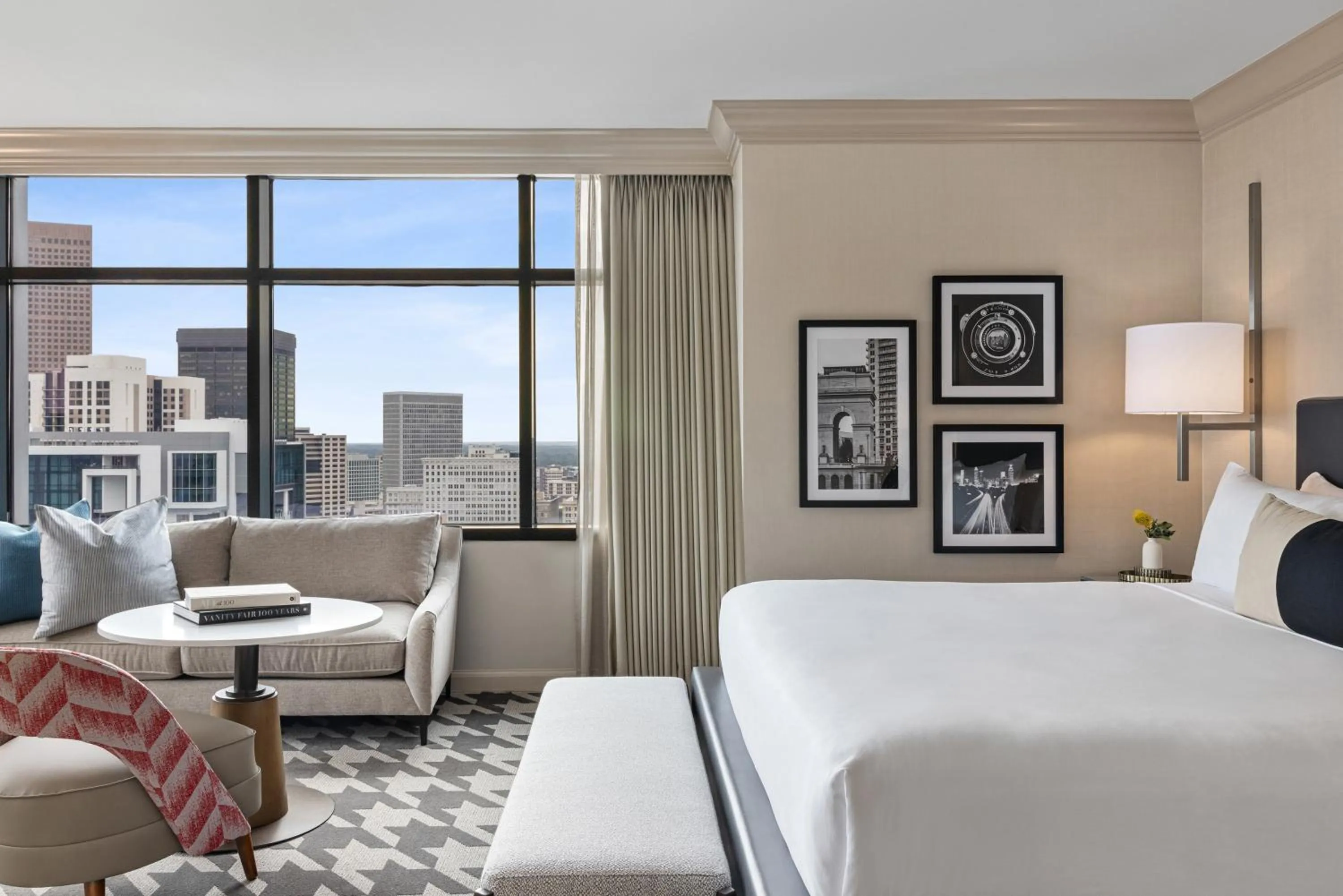 Property building, Bed in Omni Atlanta Hotel at Centennial Park