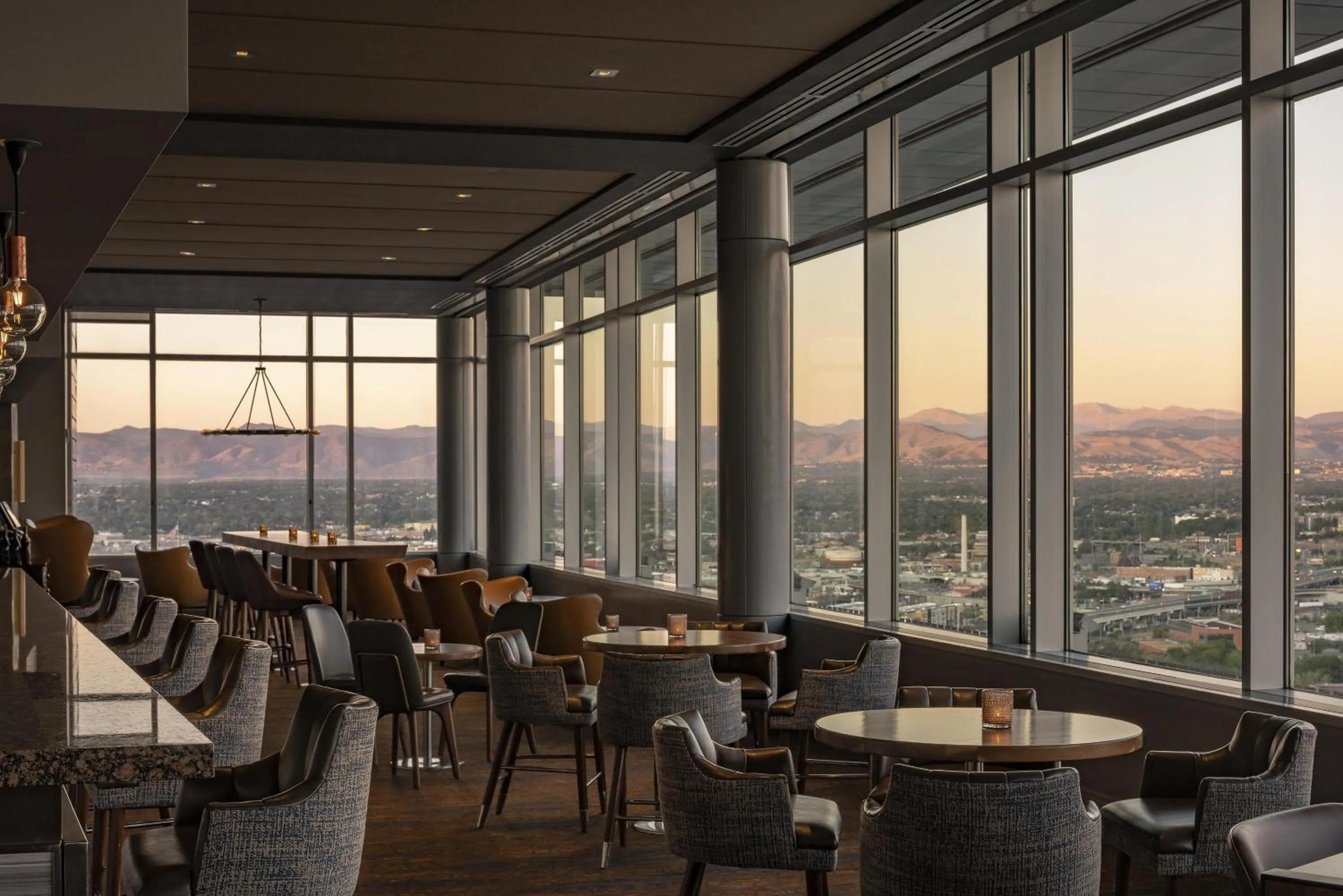 Lounge or bar in Hyatt Regency Denver at Colorado Convention Center