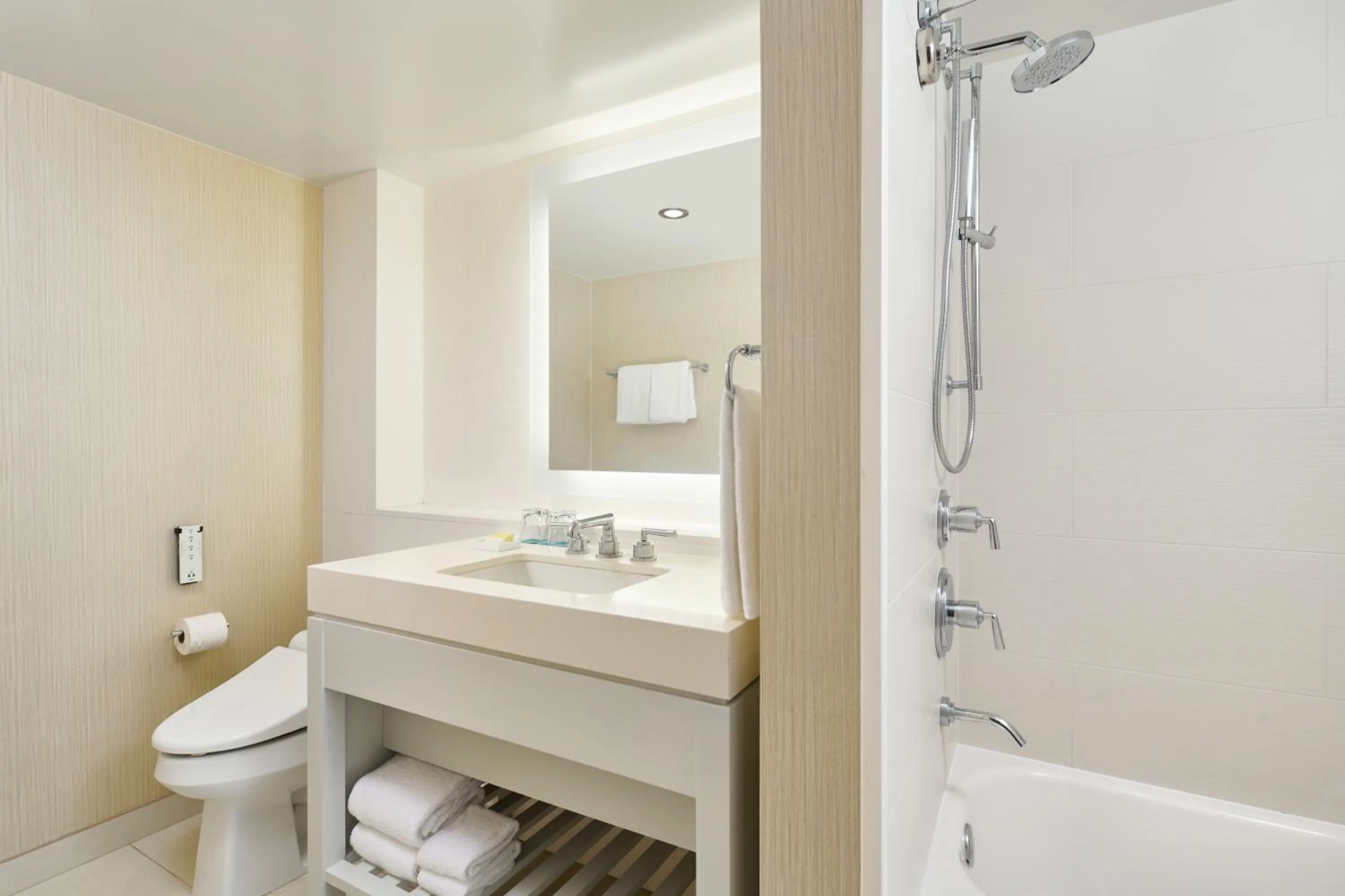 Bathroom in Hyatt Regency Waikiki Beach Resort & Spa