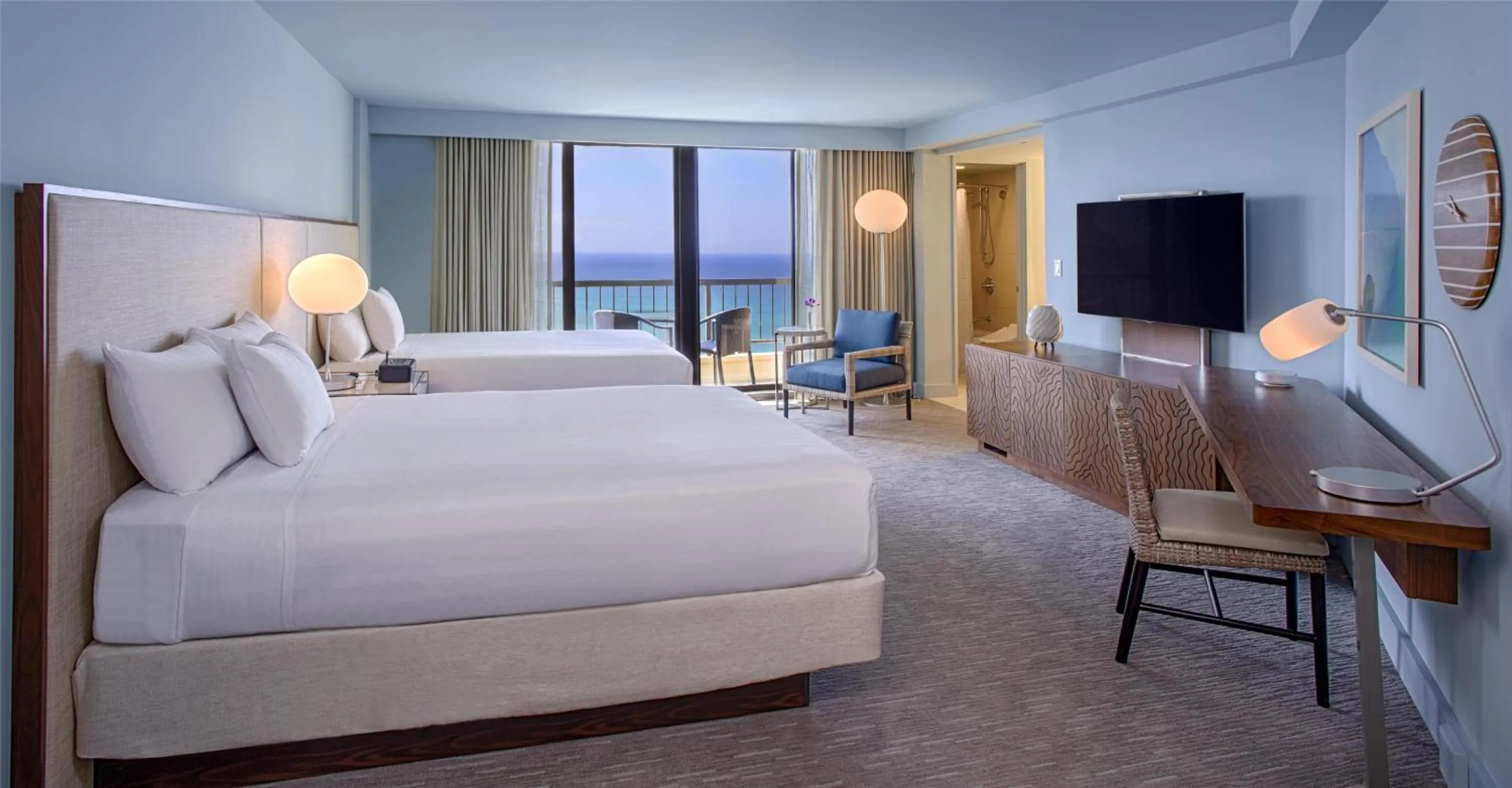 Bedroom, Bed in Hyatt Regency Waikiki Beach Resort & Spa